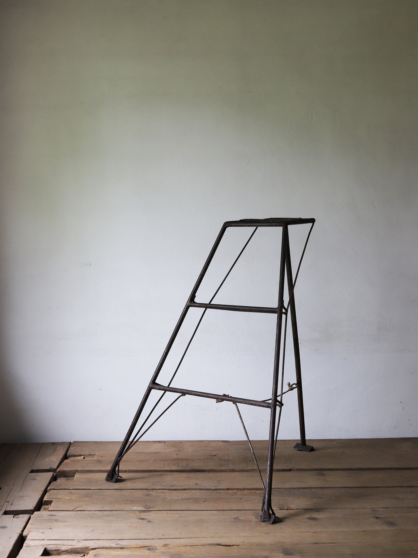 IRON STEPLADDER
