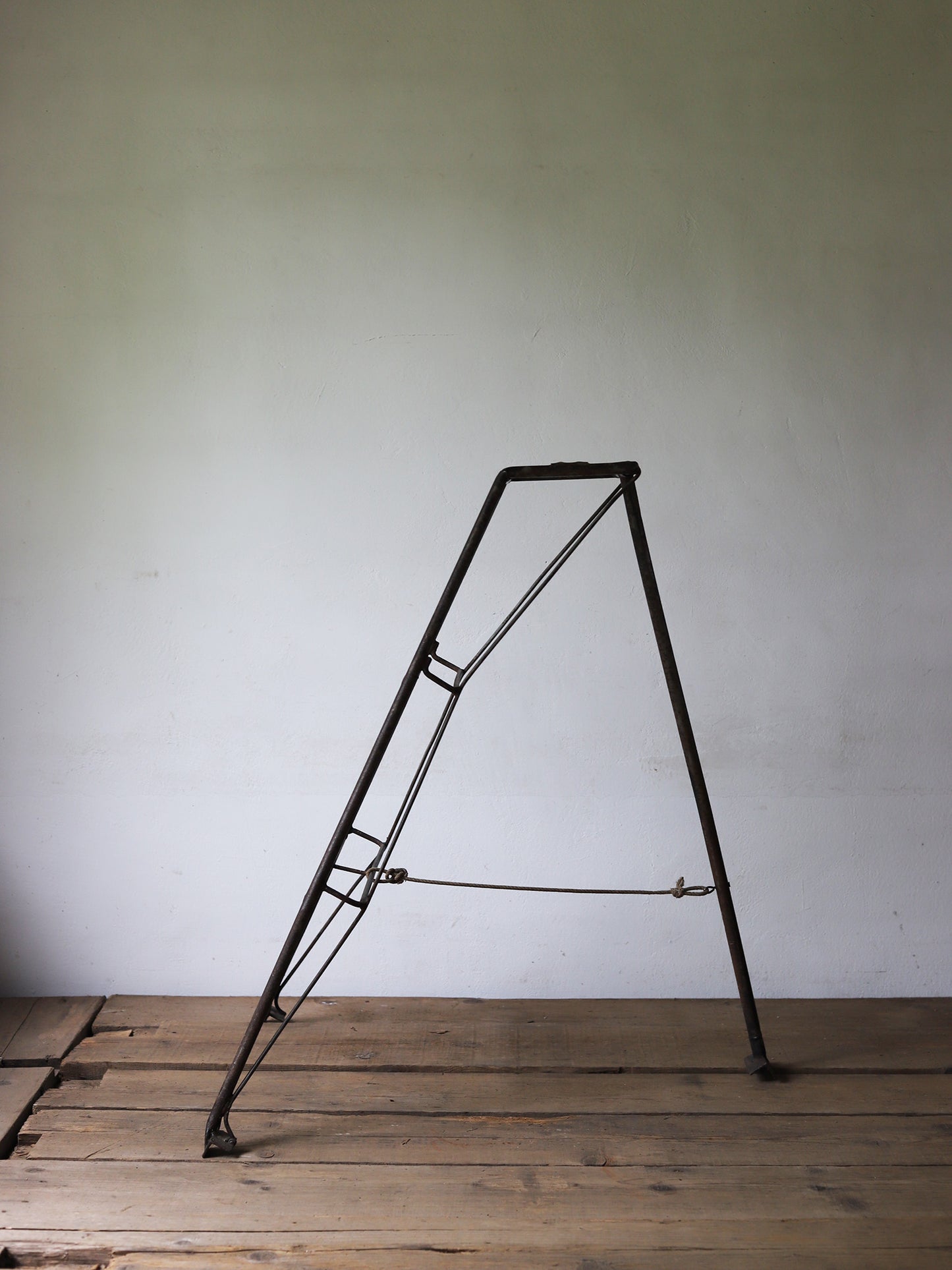 IRON STEPLADDER