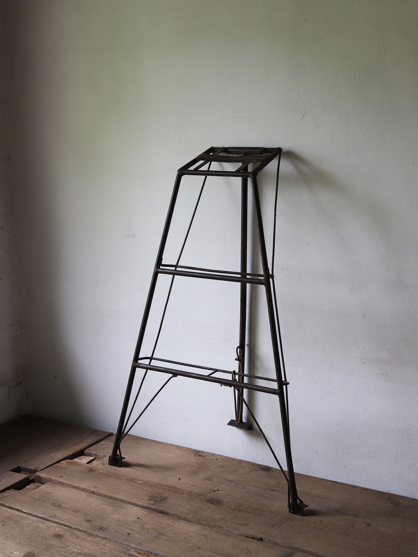 IRON STEPLADDER