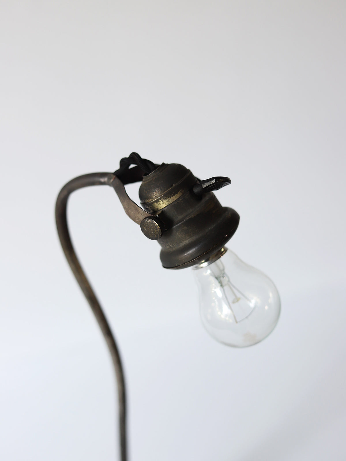 SWAN NECK LAMP
