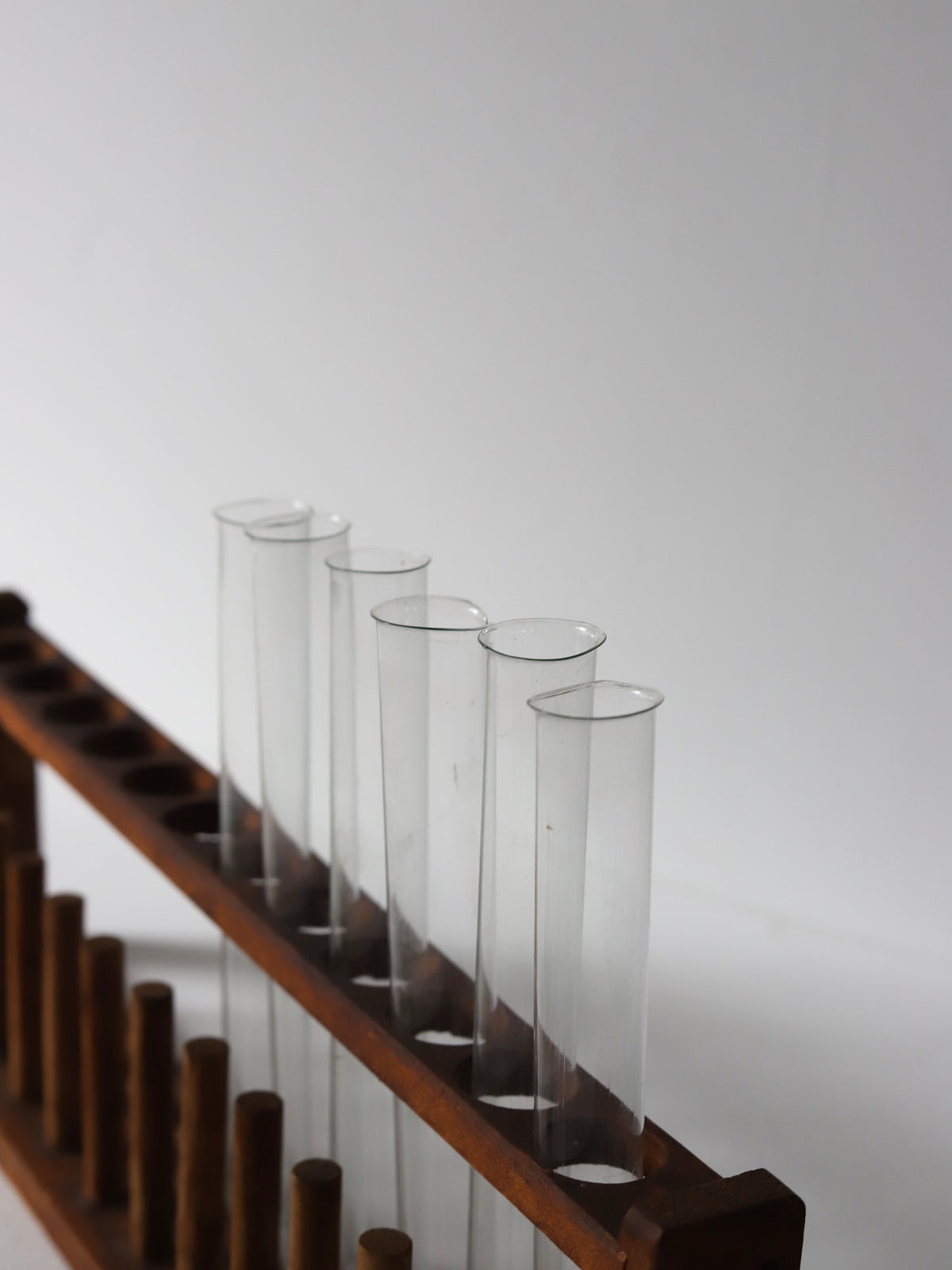 TUBE STAND