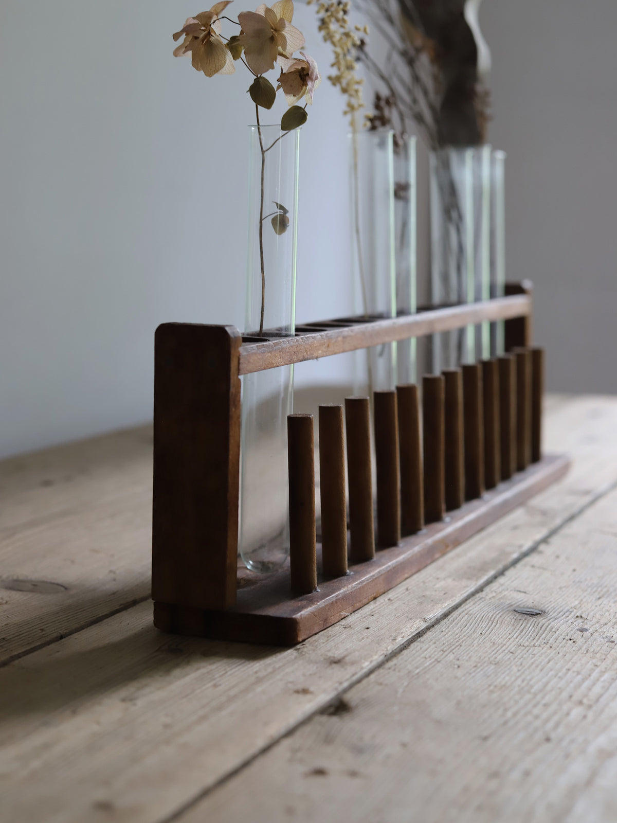 TUBE STAND