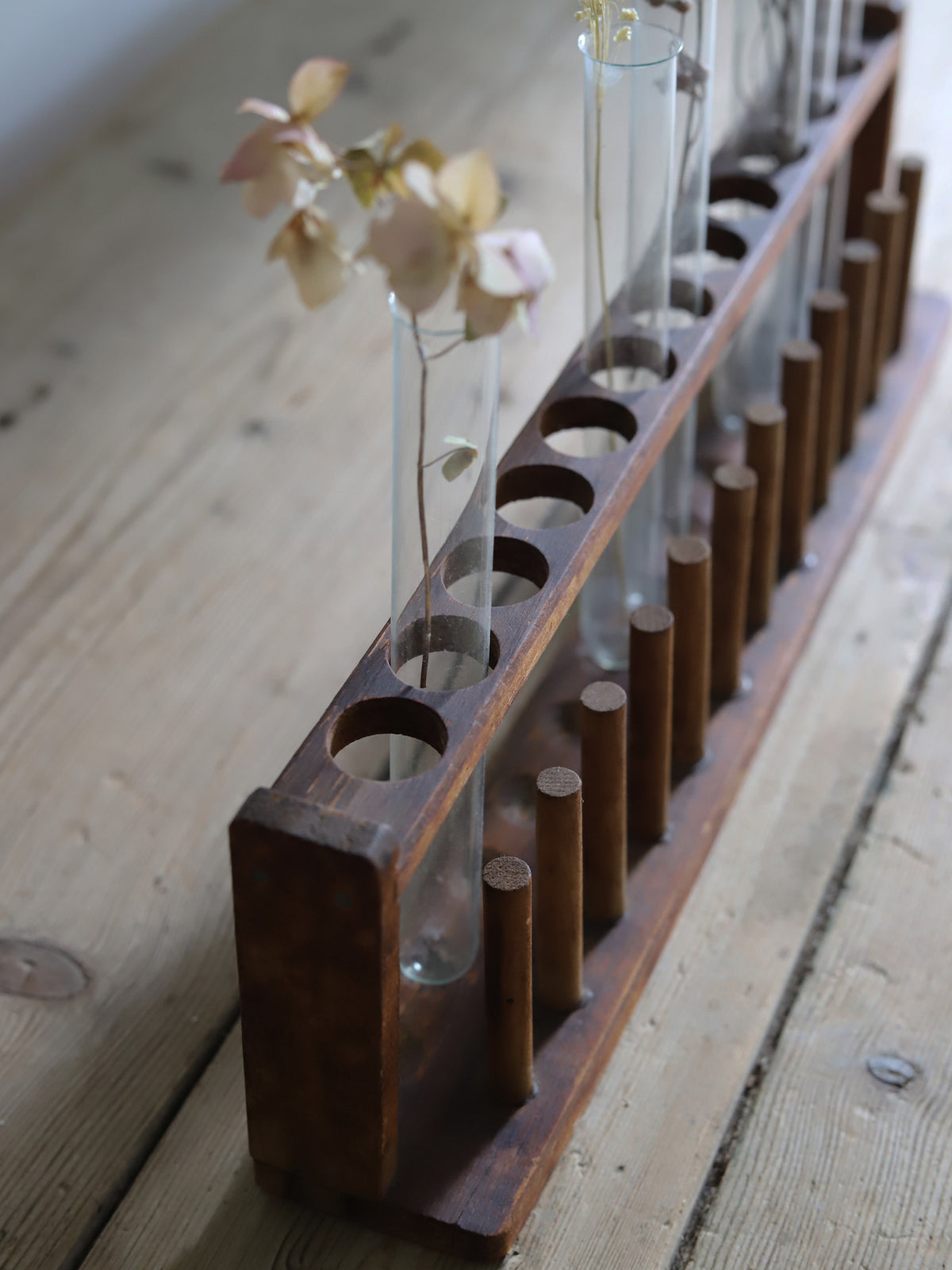 TUBE STAND
