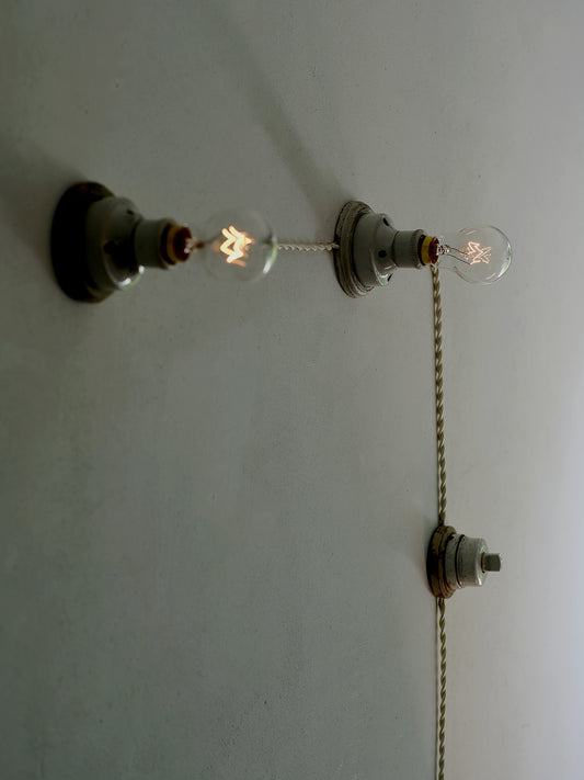 2 SOCKET LAMP WITH SWITCH : A