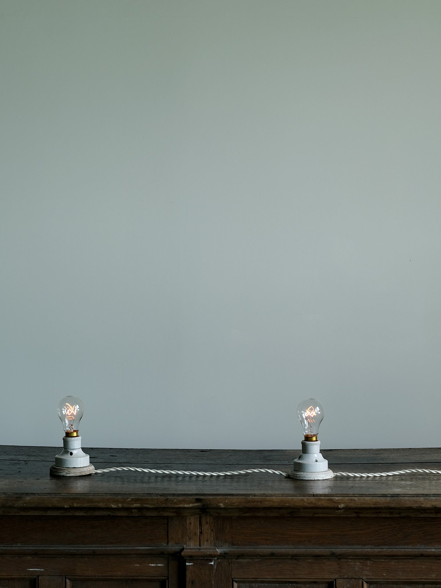 2 SOCKET LAMP WITH SWITCH : A