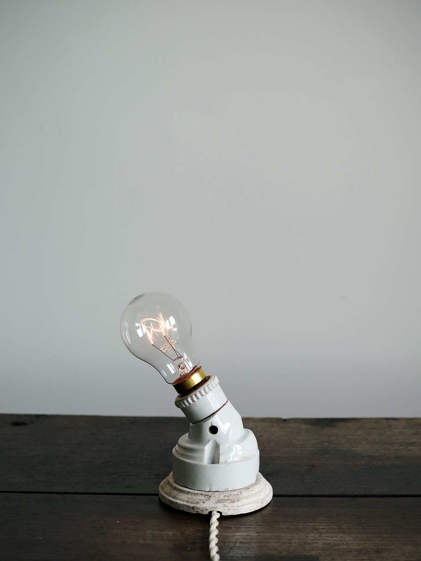 2 SOCKET LAMP WITH SWITCH : B