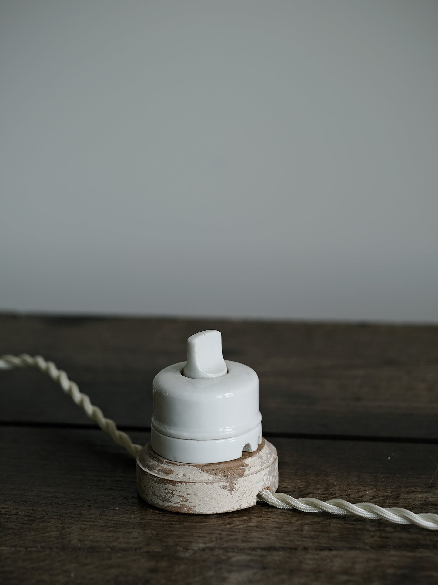 2 SOCKET LAMP WITH SWITCH : B