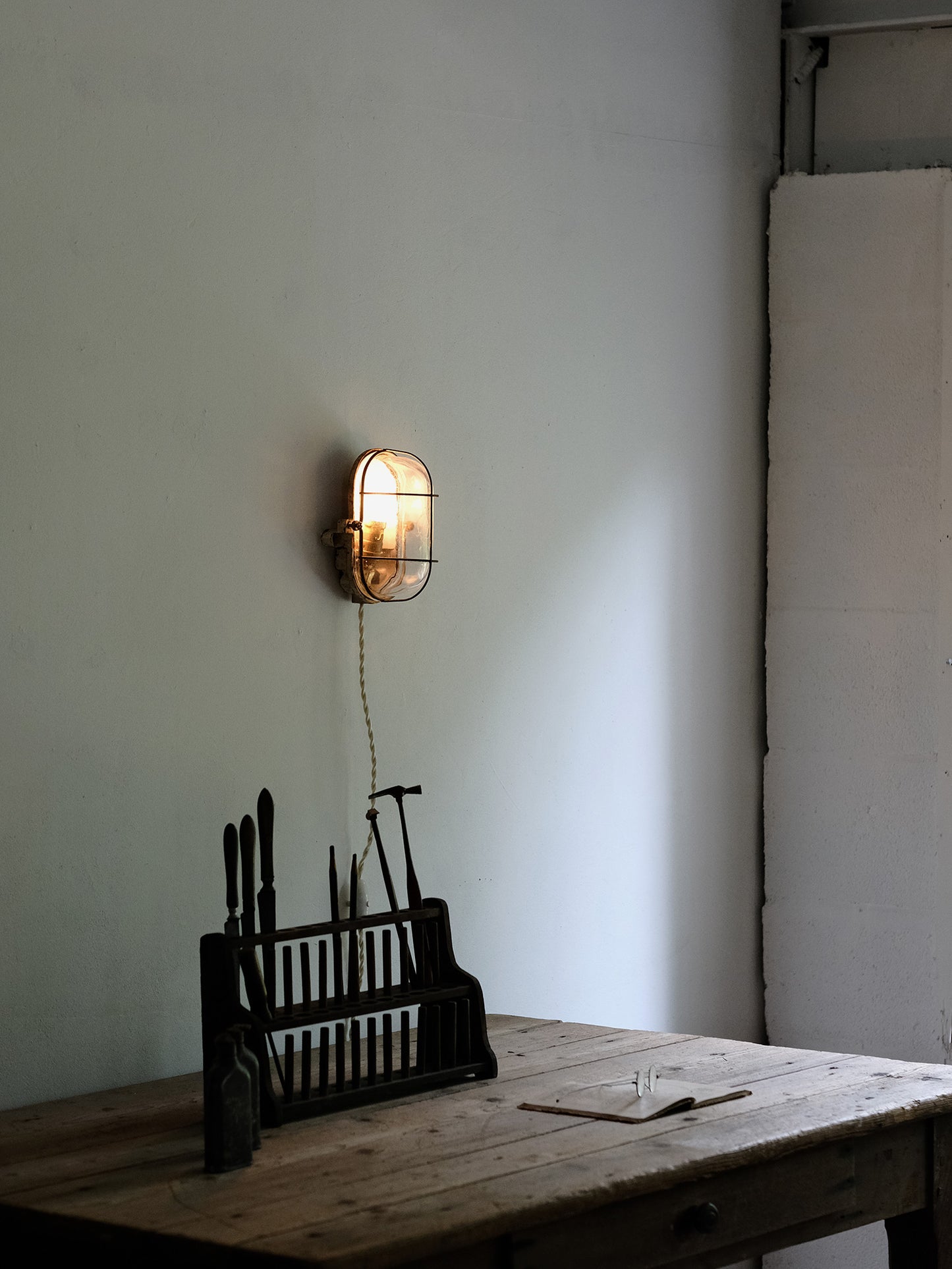 CAPSULE LAMP & SW