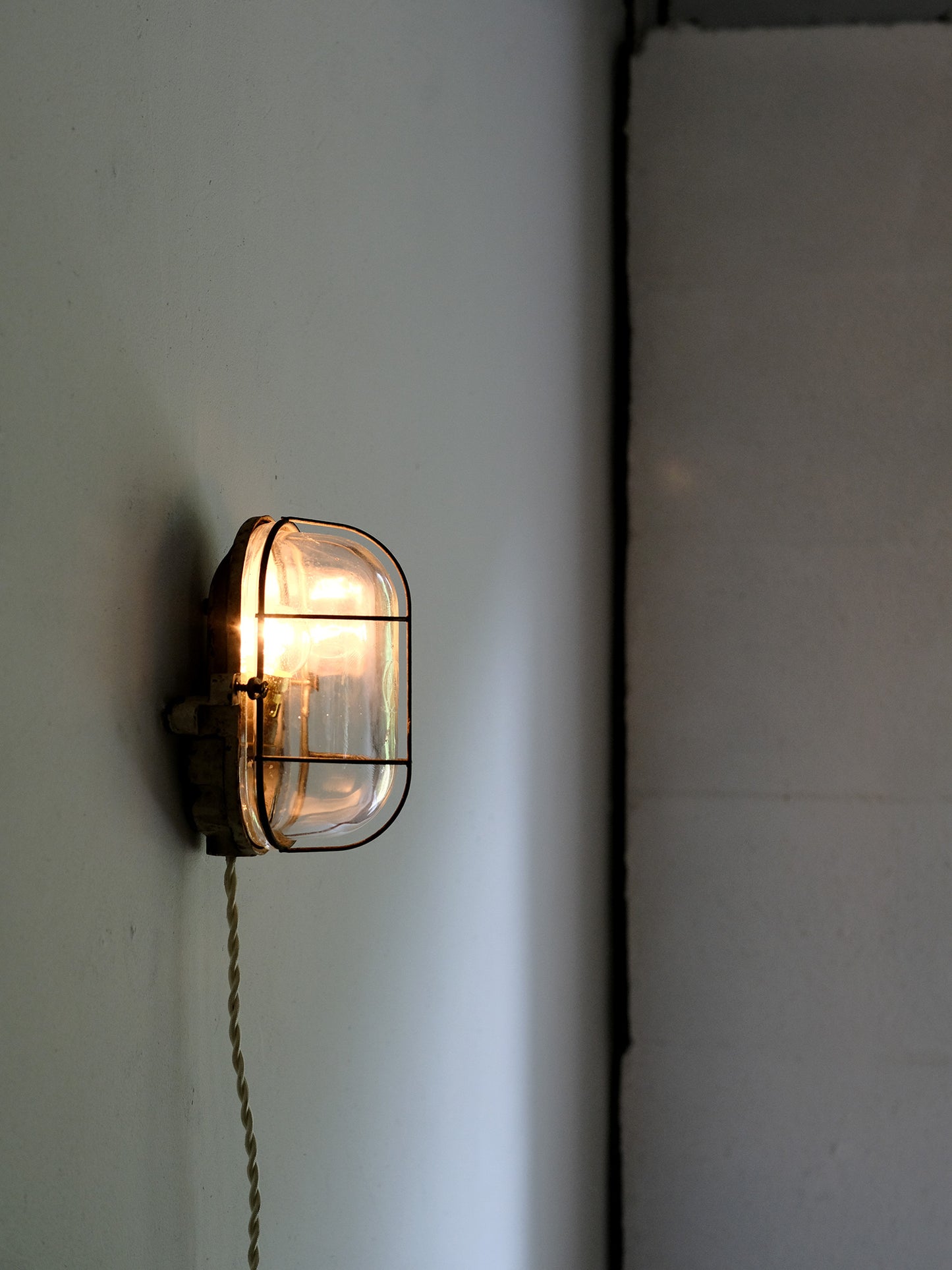 CAPSULE LAMP & SW