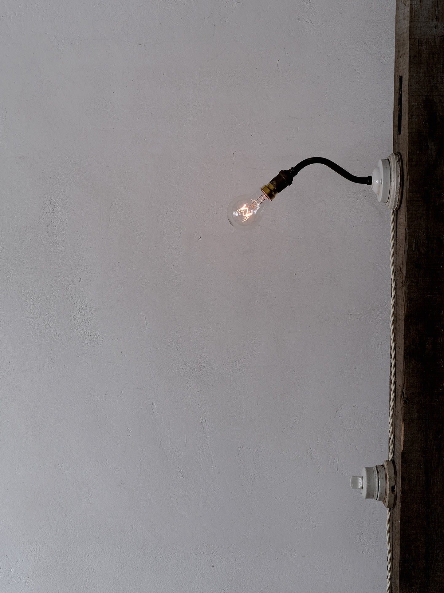 WALL LAMP WITH SWITCH：A