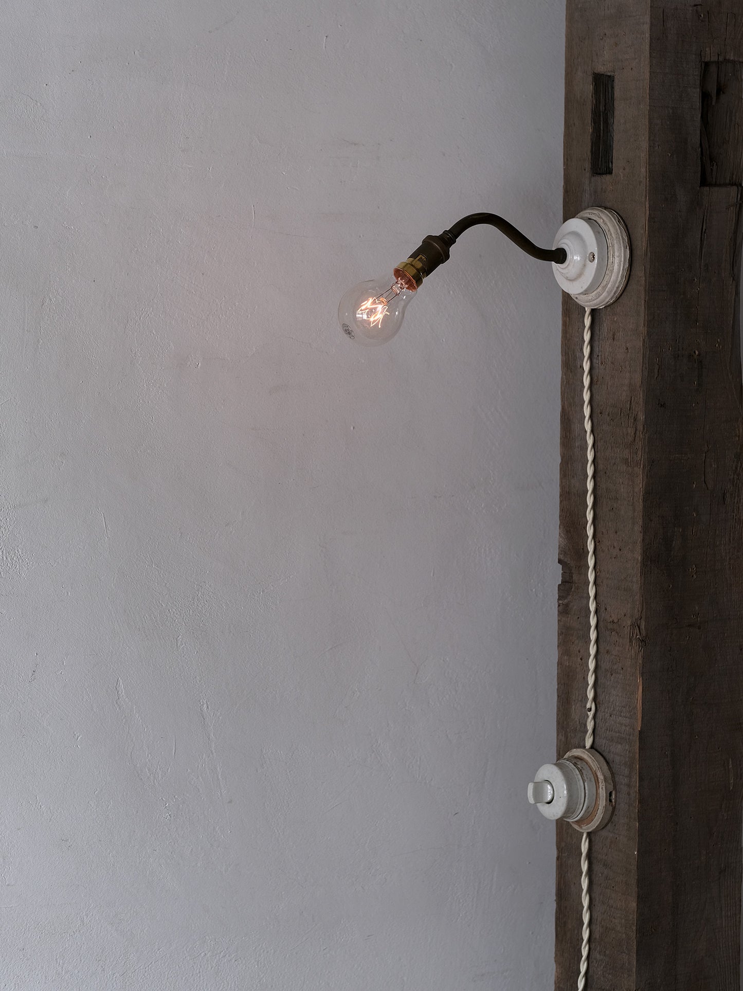 WALL LAMP WITH SWITCH：A