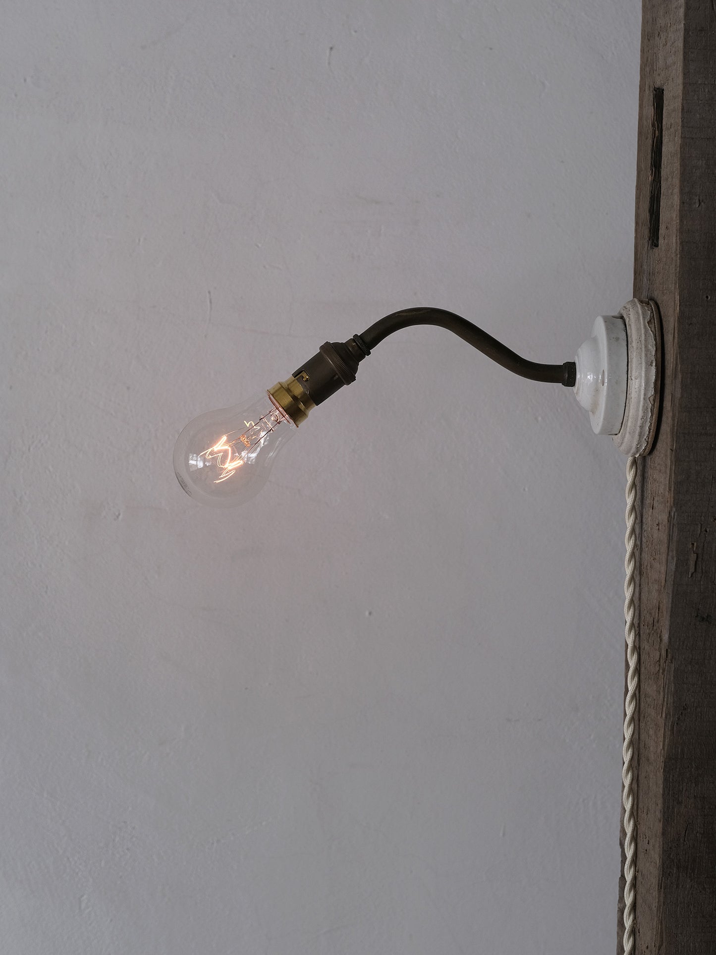 WALL LAMP WITH SWITCH：A
