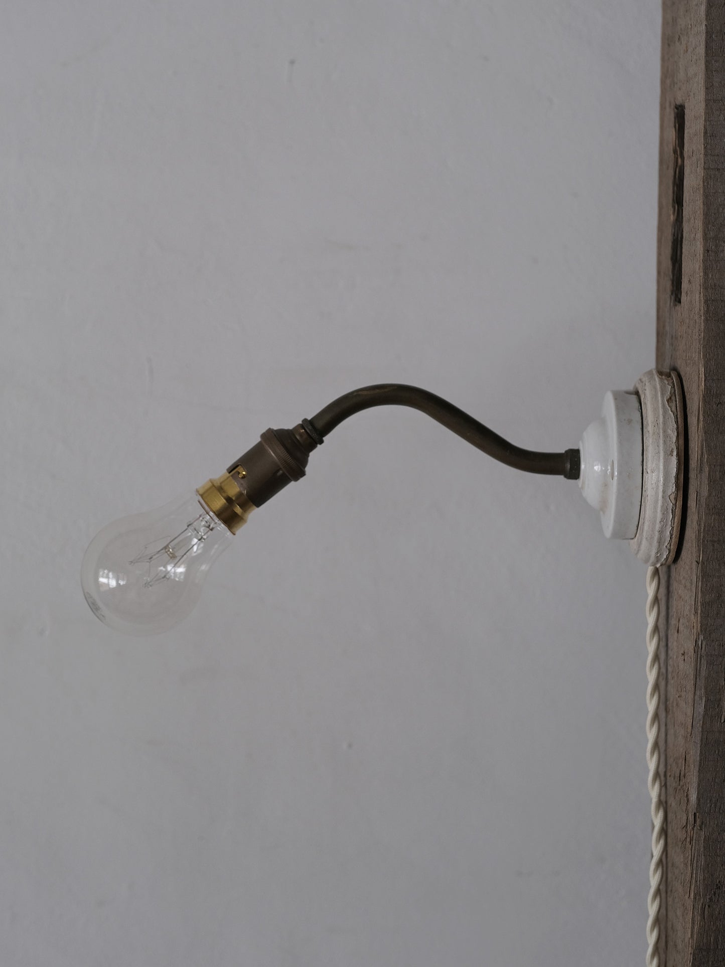 WALL LAMP WITH SWITCH：A