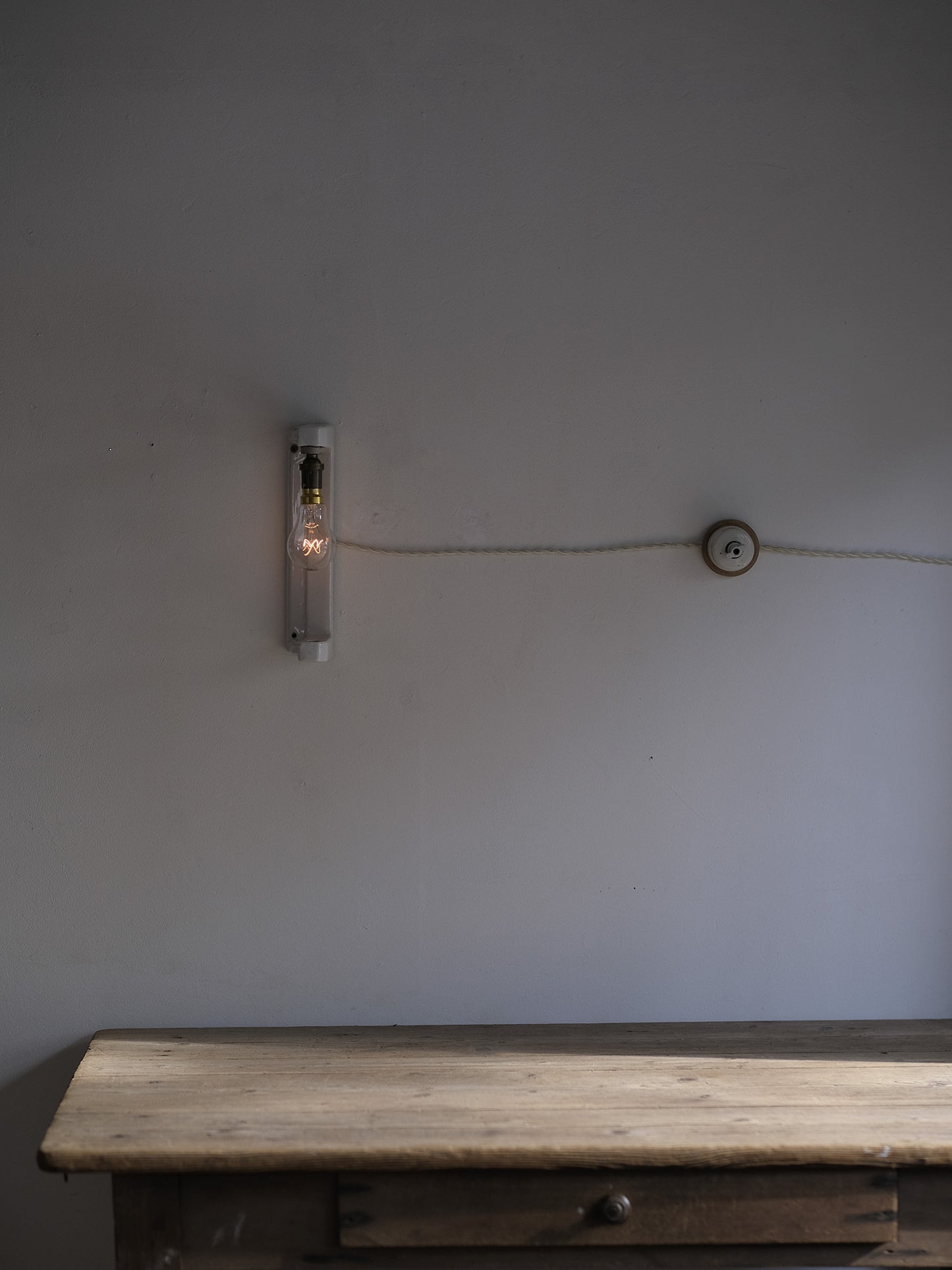 WALL LAMP WITH SWITCH：B