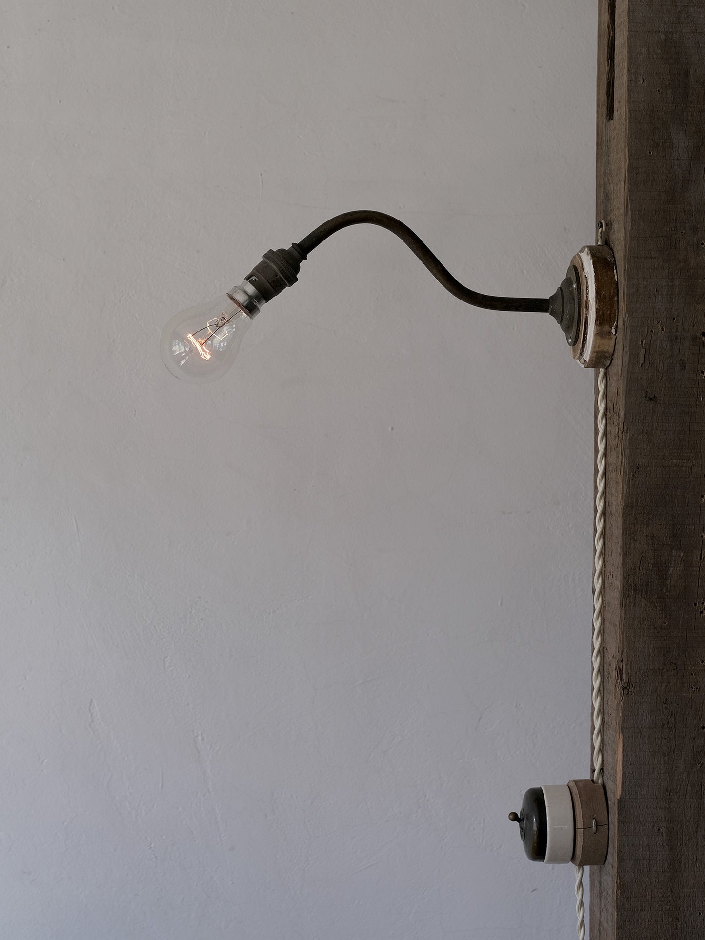 WALL LAMP WITH SWITCH：A
