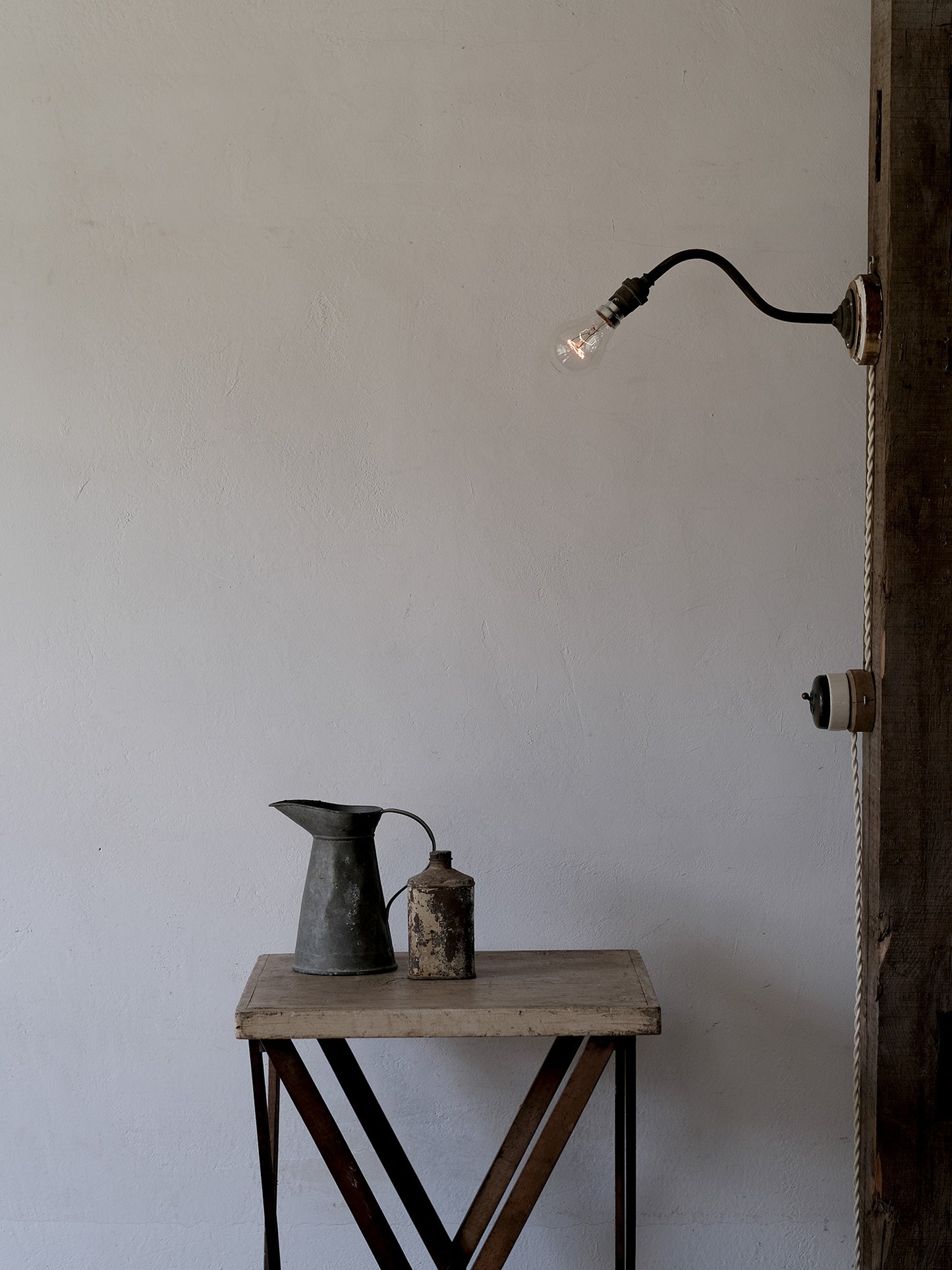 WALL LAMP WITH SWITCH：A