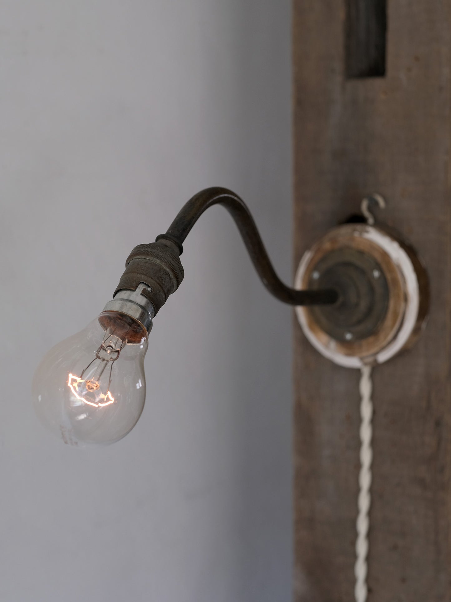 WALL LAMP WITH SWITCH：A