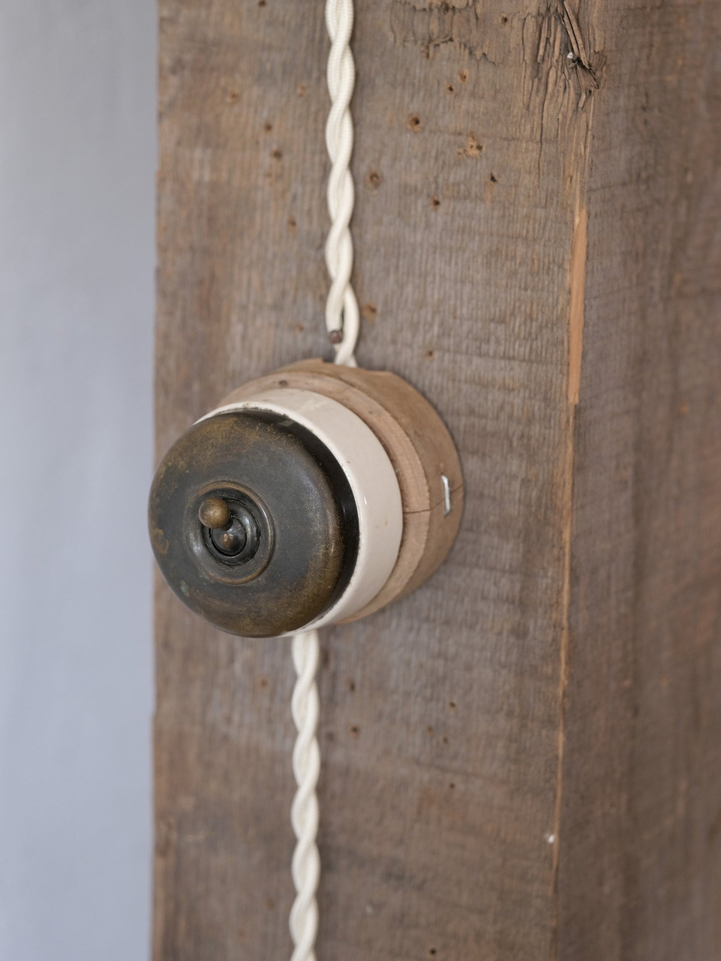 WALL LAMP WITH SWITCH：A
