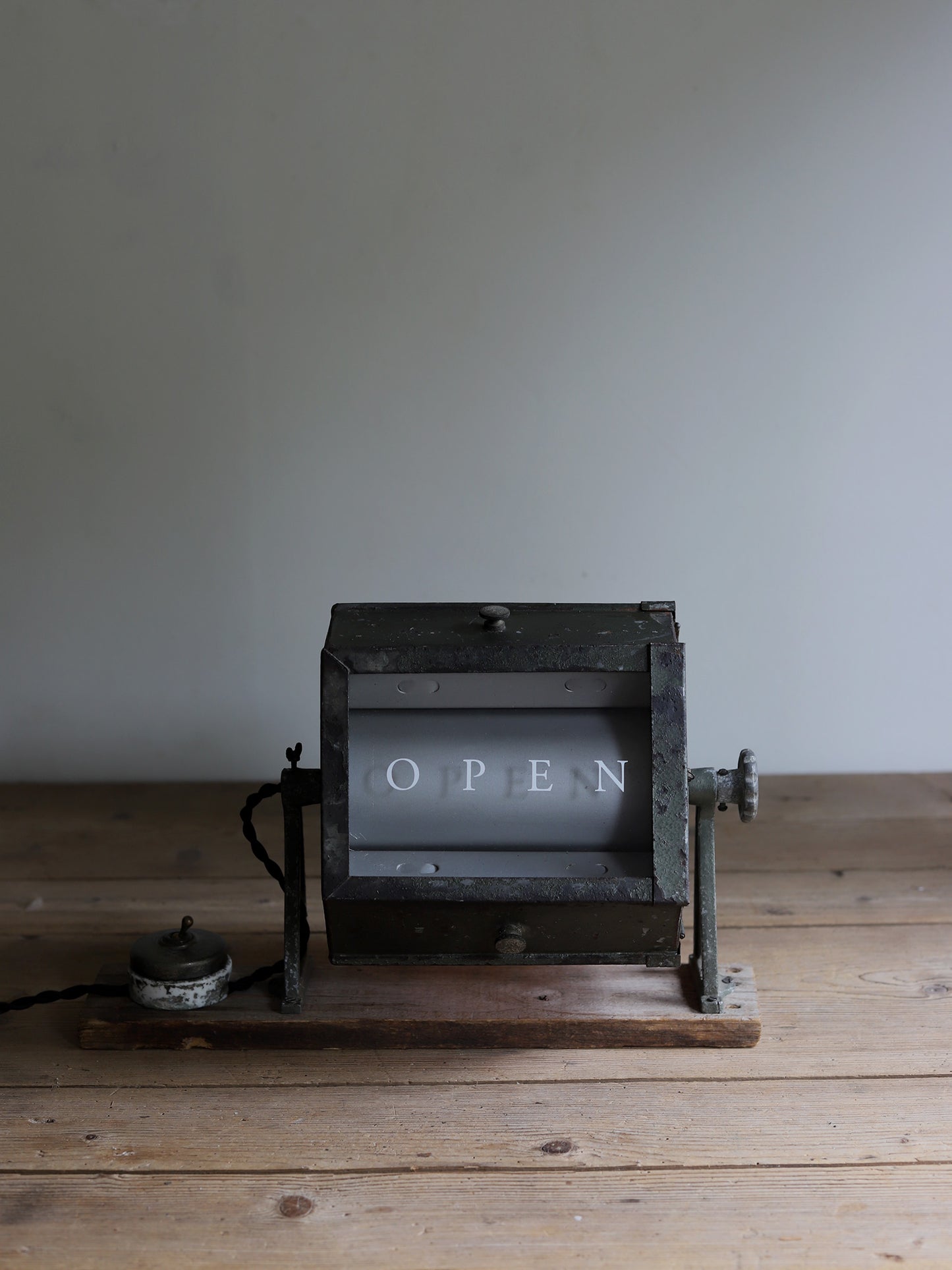 OPEN & CLOSE