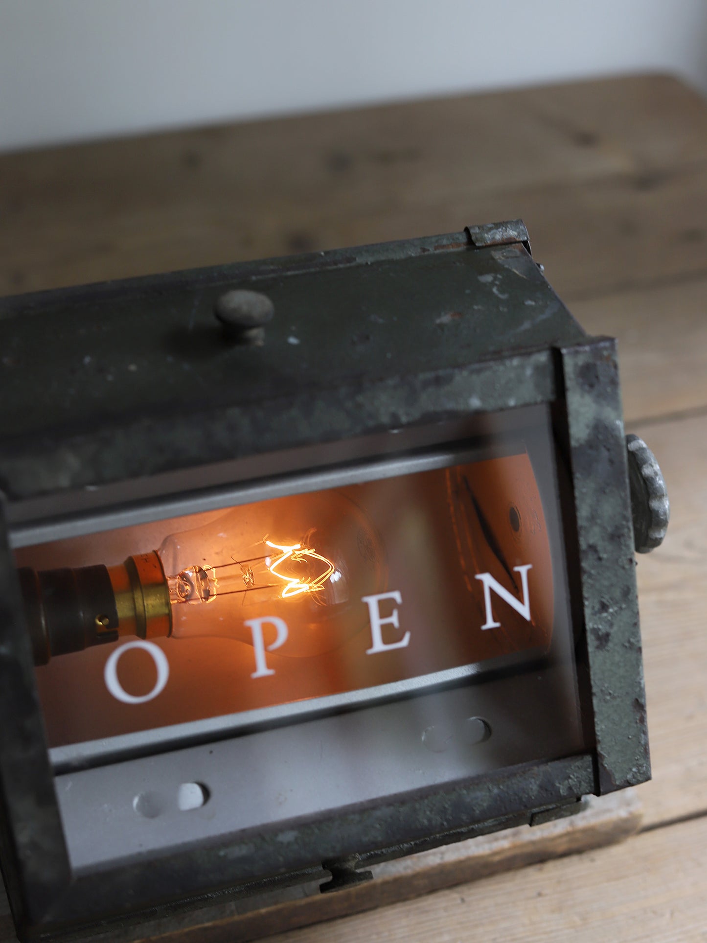 OPEN & CLOSE