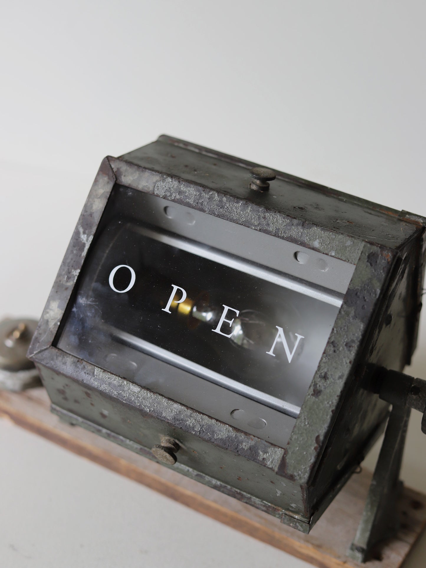 OPEN & CLOSE