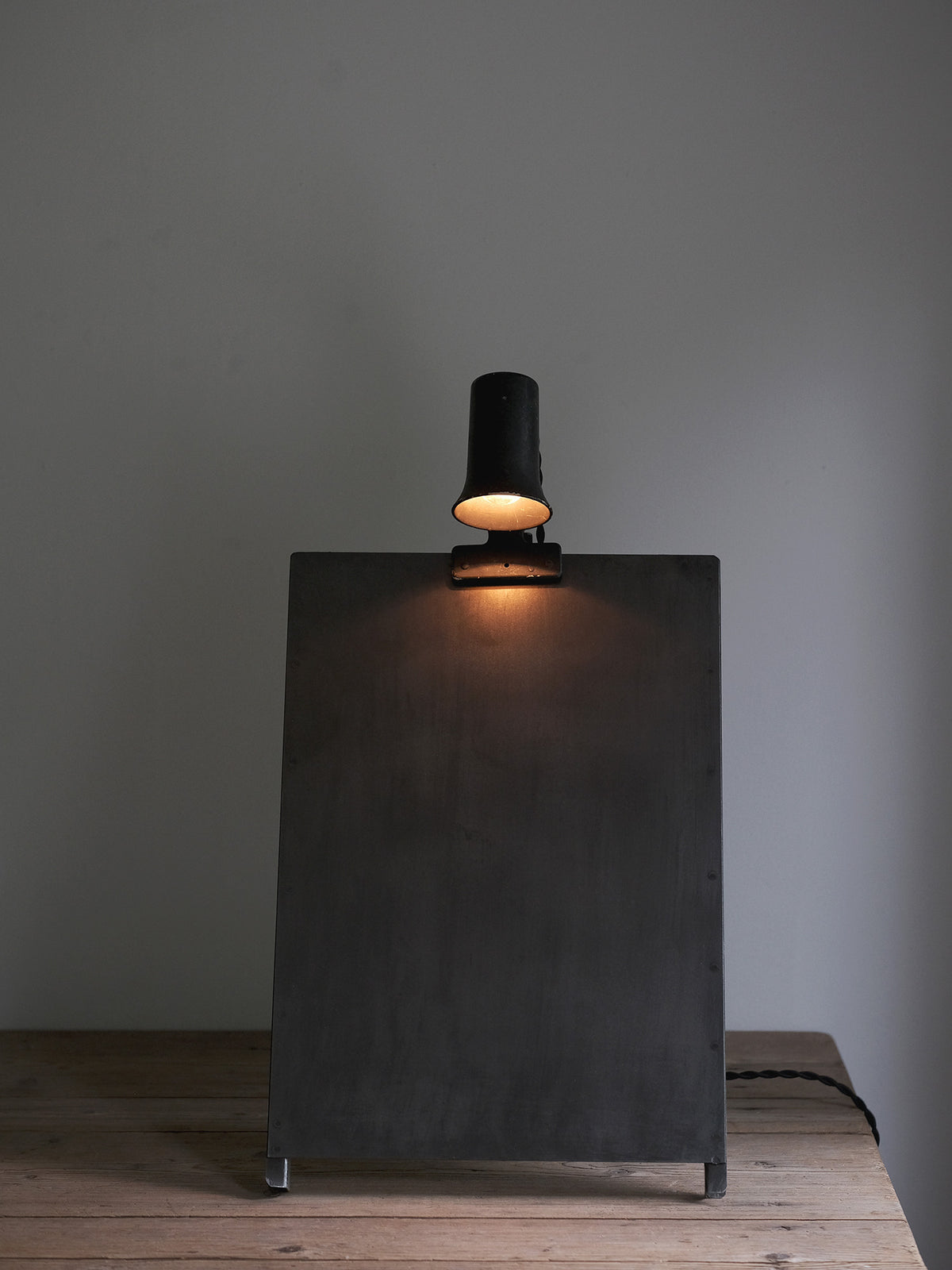 SIGNBOARD LAMP