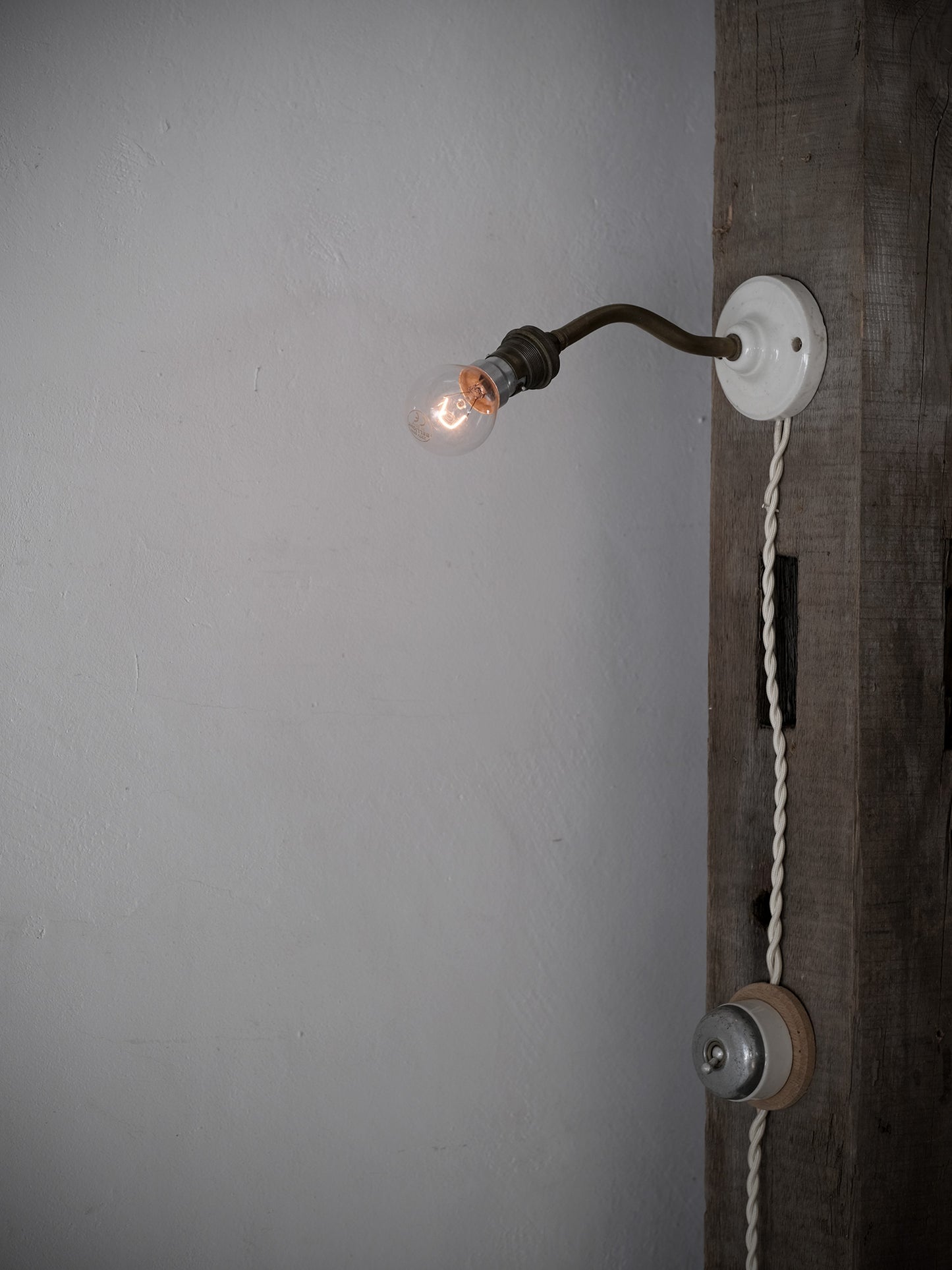 WALL LAMP WITH SWITCH