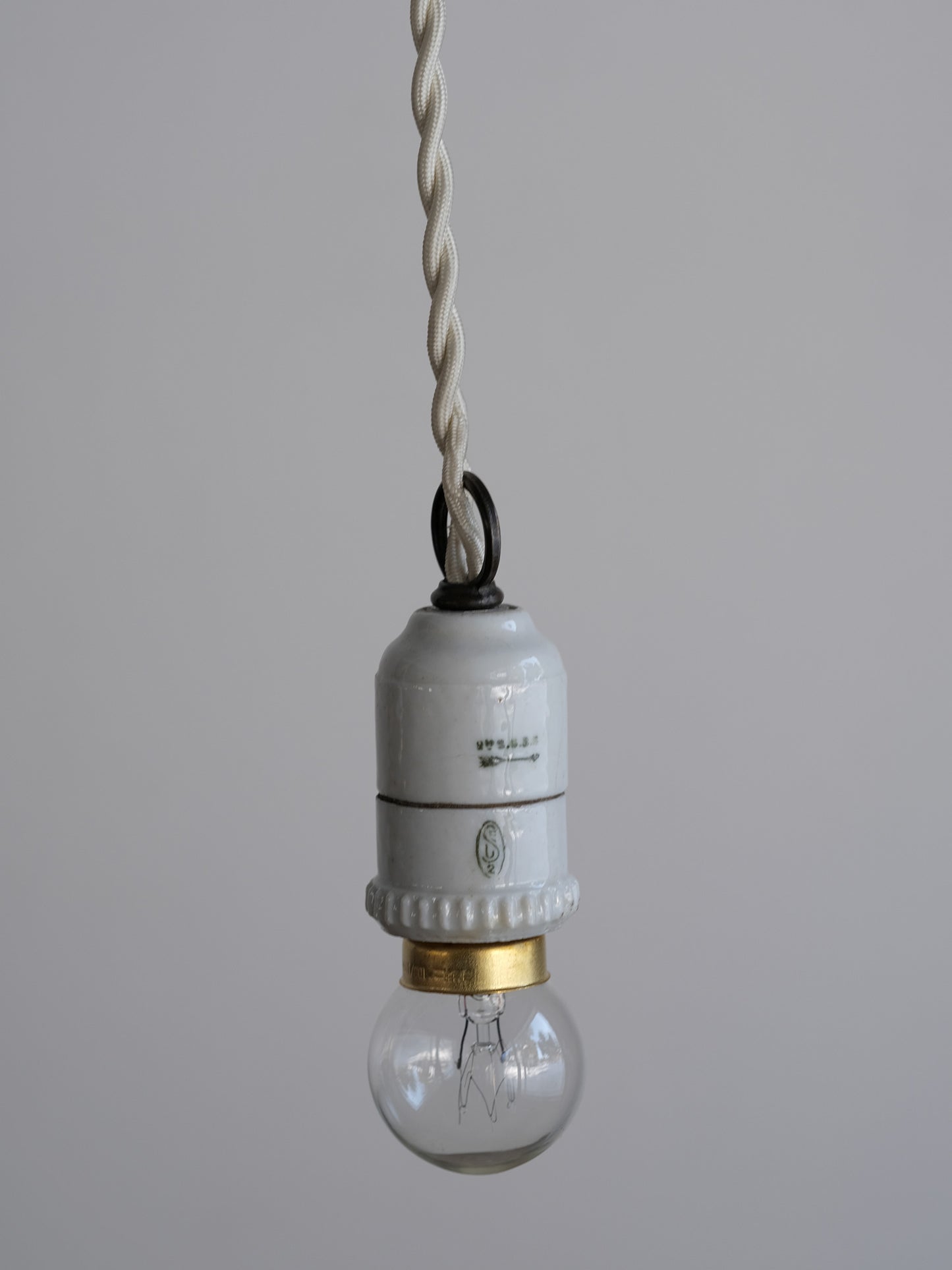 PORCELAINE SOCKET LAMP:A