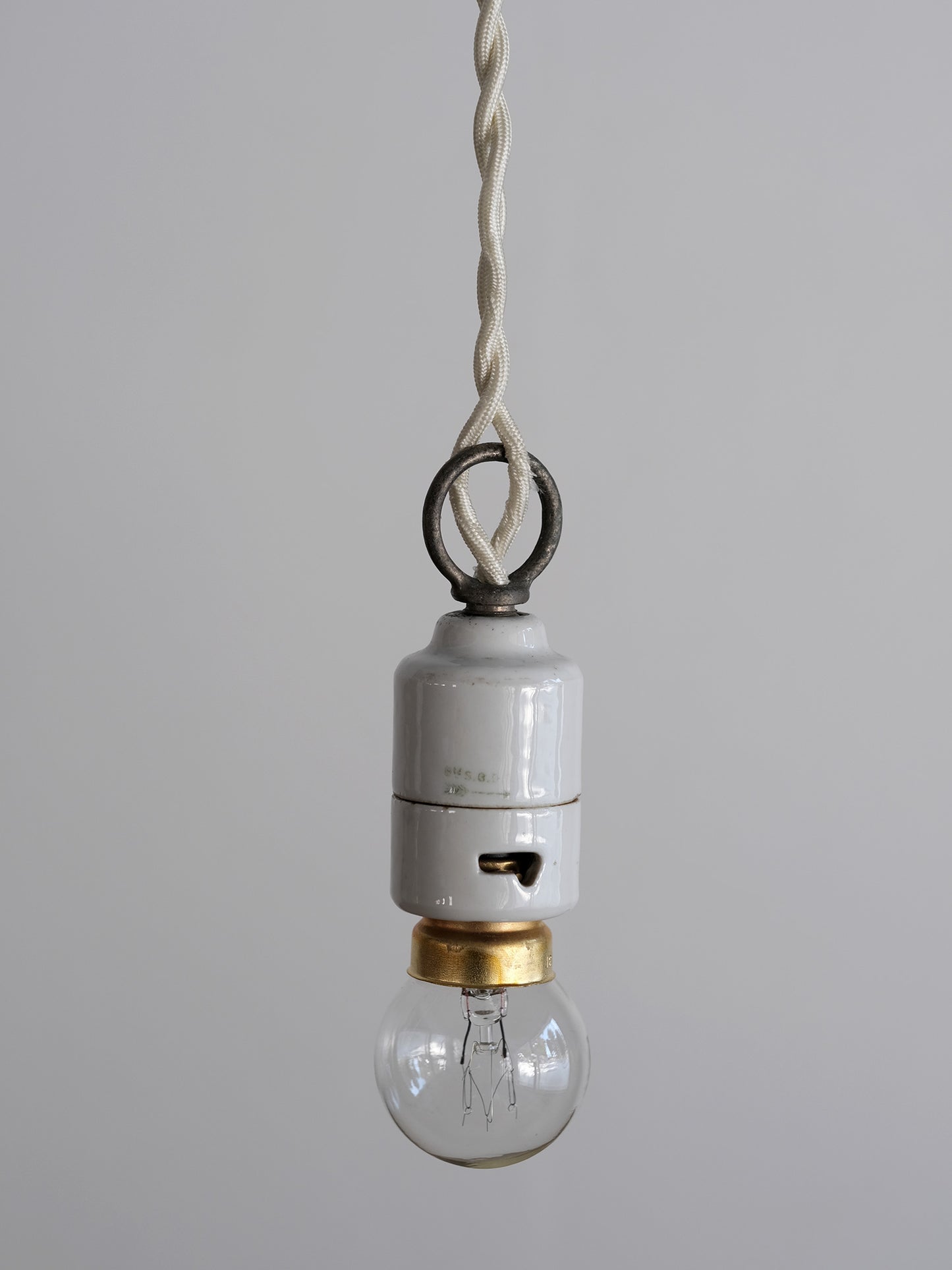 PORCELAINE SOCKET LAMP:B