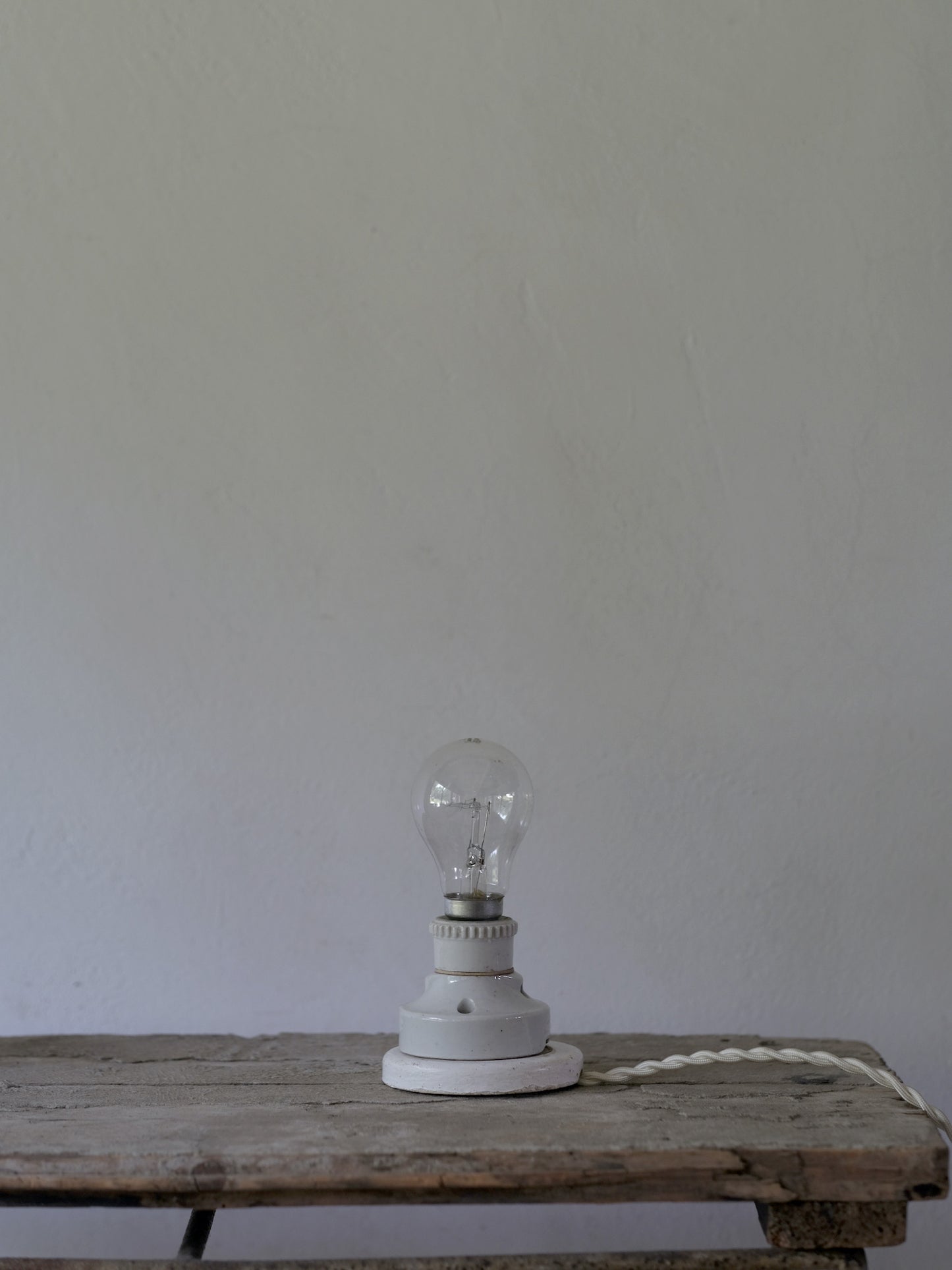 SOCKET LAMP WITH SWITCH : A