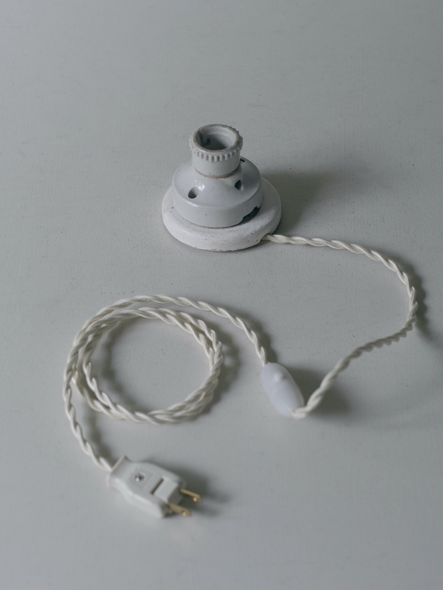 SOCKET LAMP WITH SWITCH : A