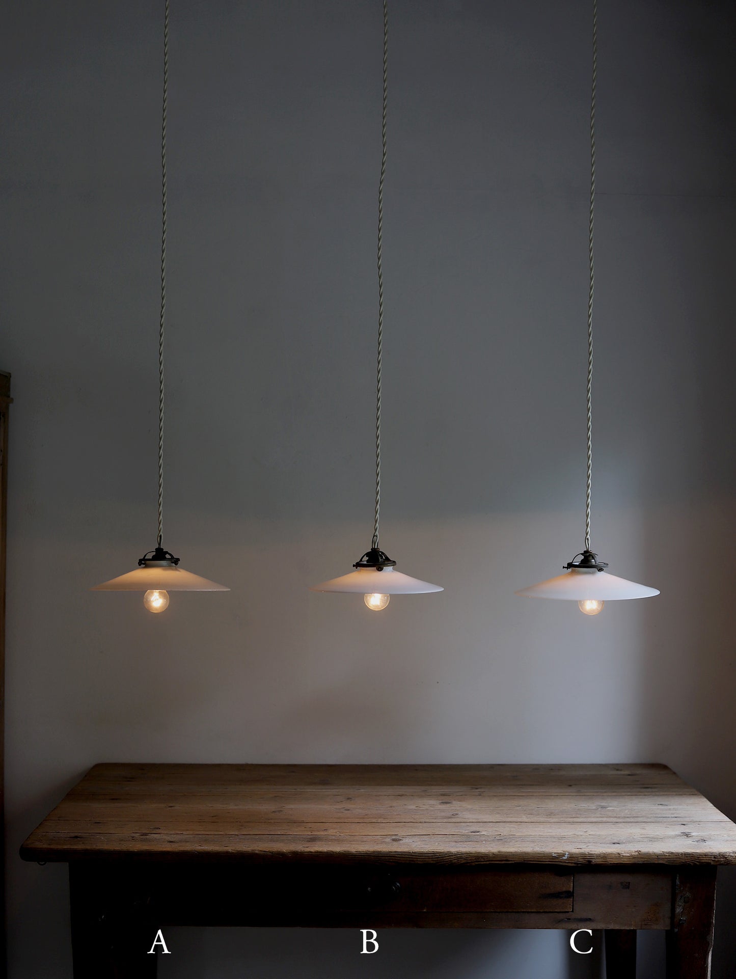 GLASS SHADE LAMP : A