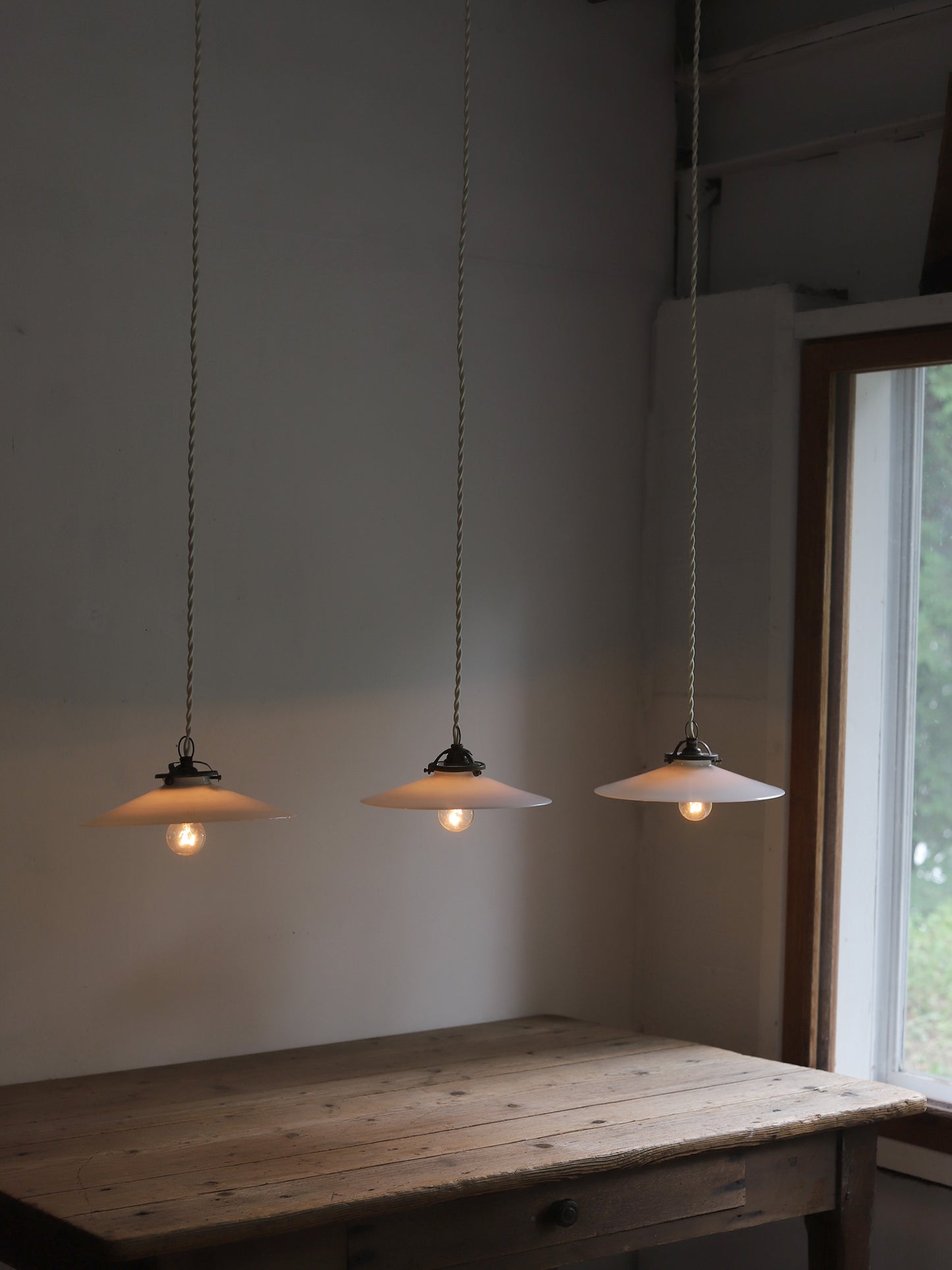 GLASS SHADE LAMP : B