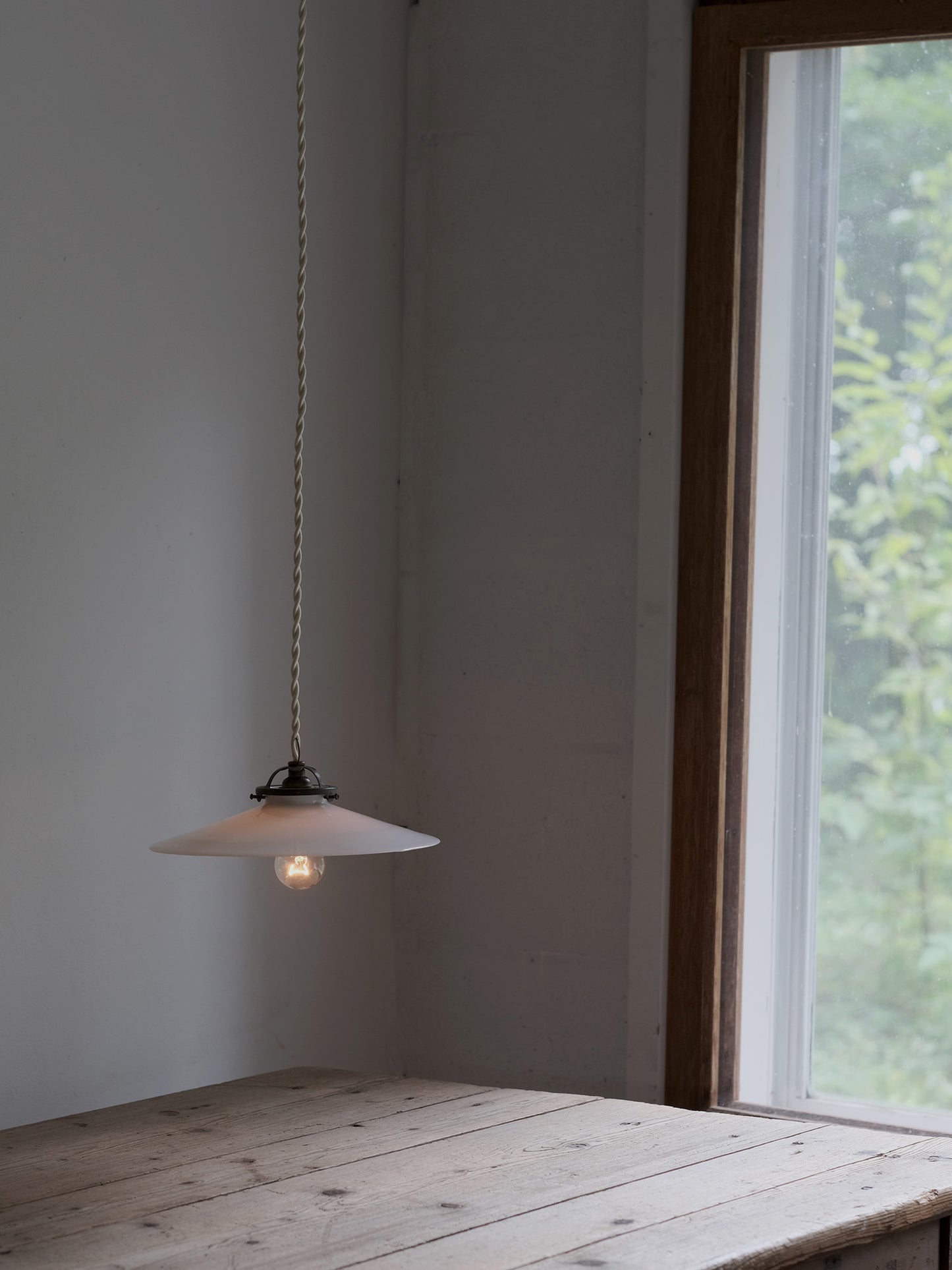 GLASS SHADE LAMP : A
