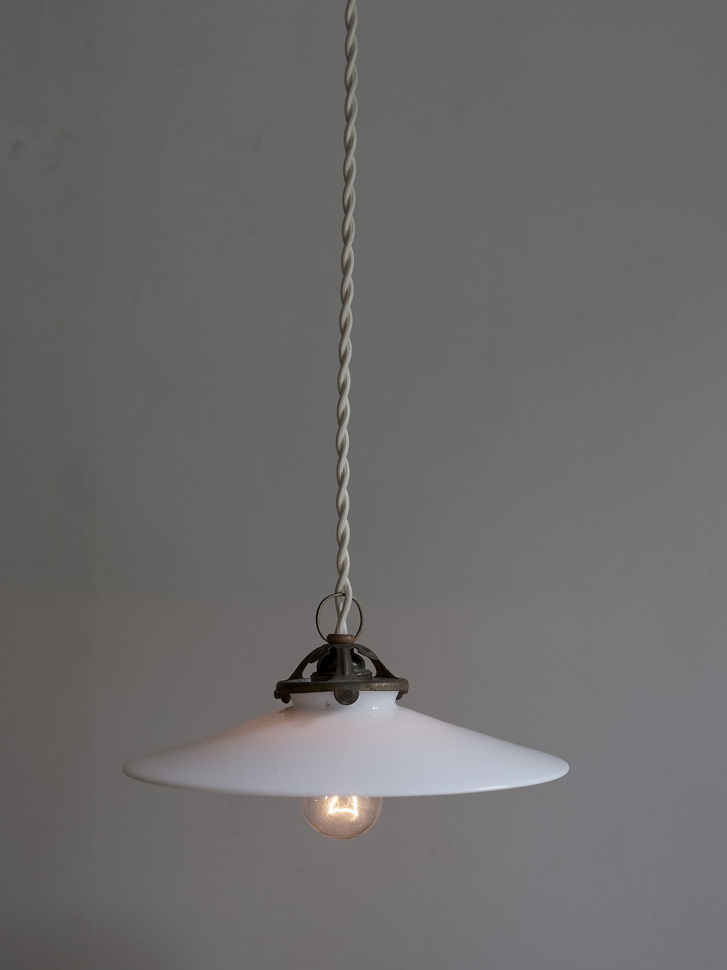GLASS SHADE LAMP : B