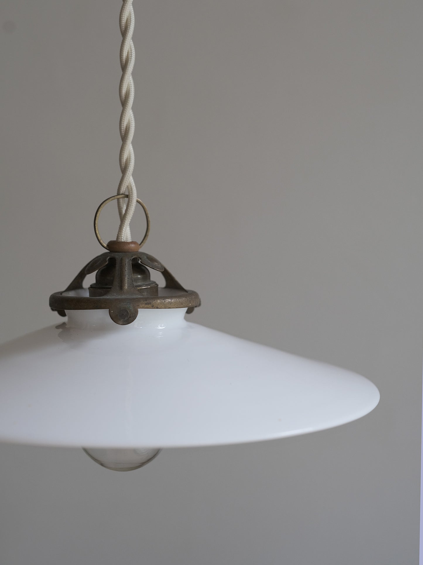 GLASS SHADE LAMP : B