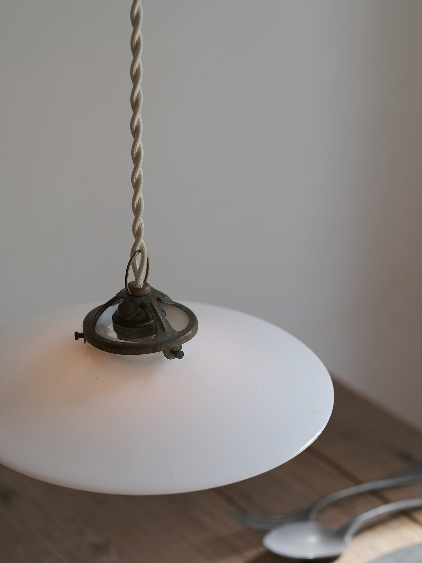 GLASS SHADE LAMP : B