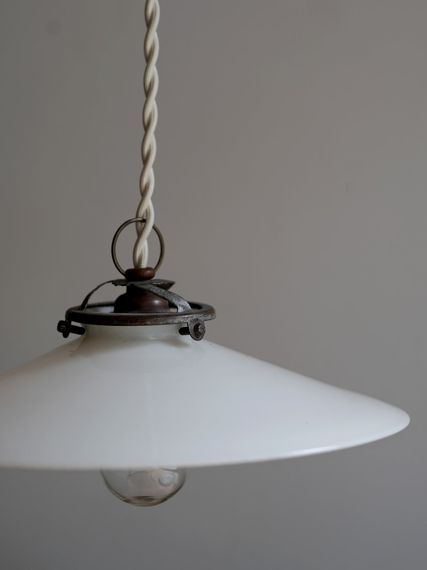 GLASS SHADE LAMP : C