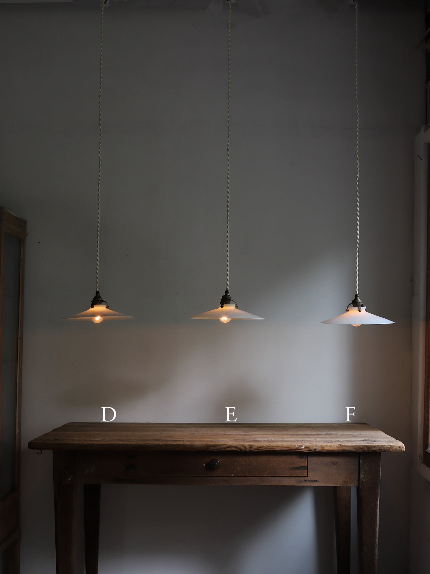 GLASS SHADE LAMP : E