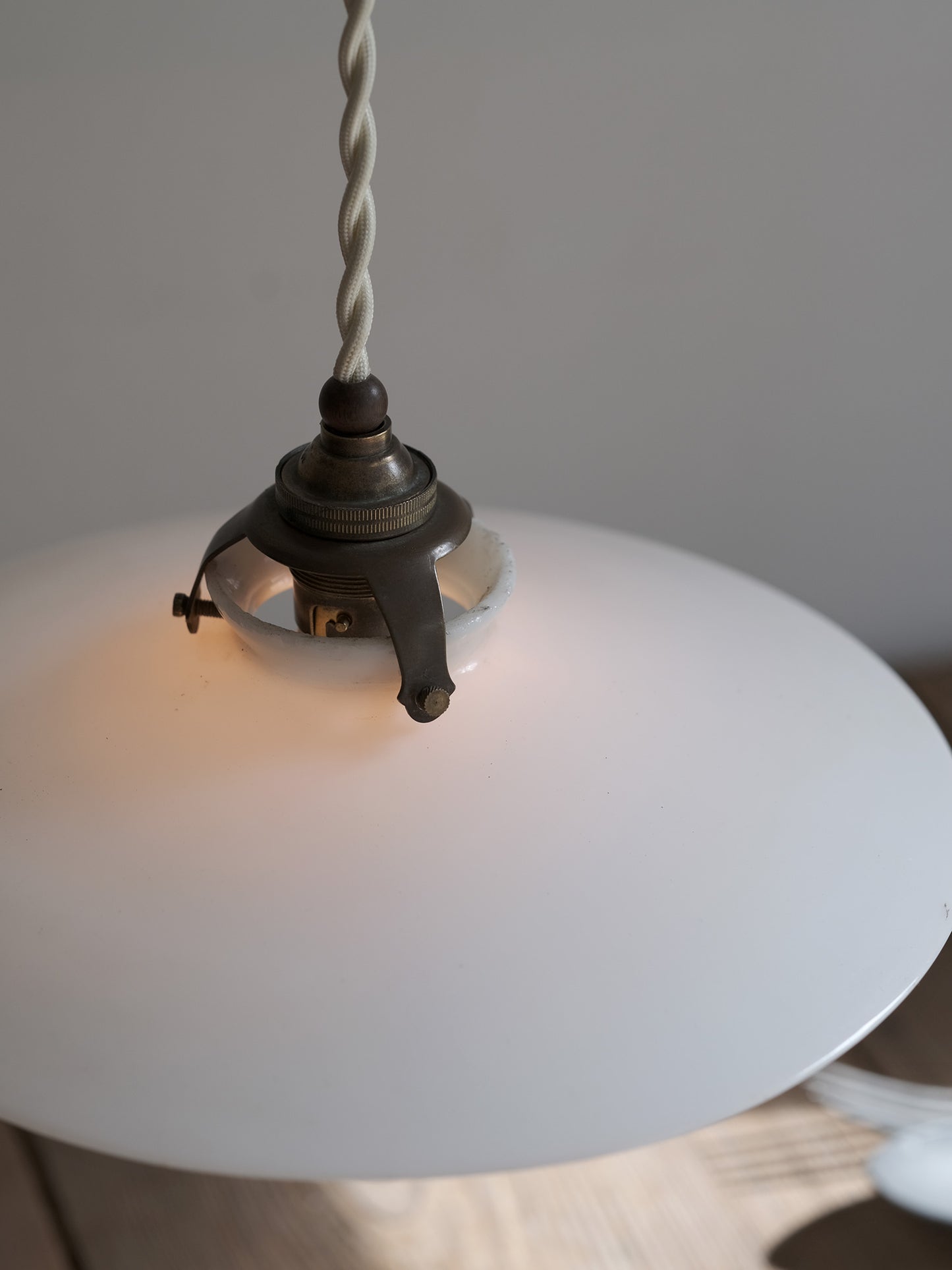 GLASS SHADE LAMP : D