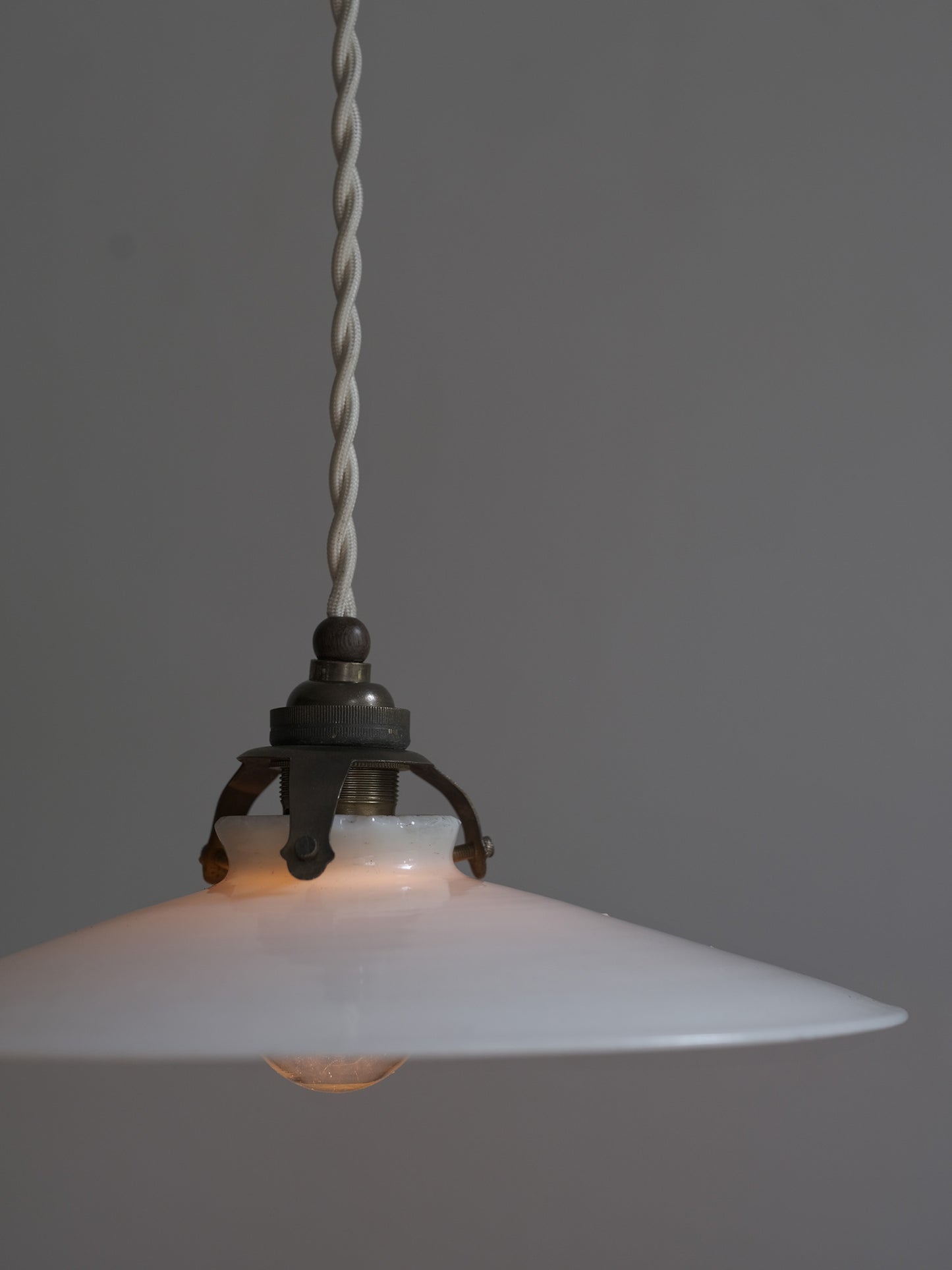 GLASS SHADE LAMP : E