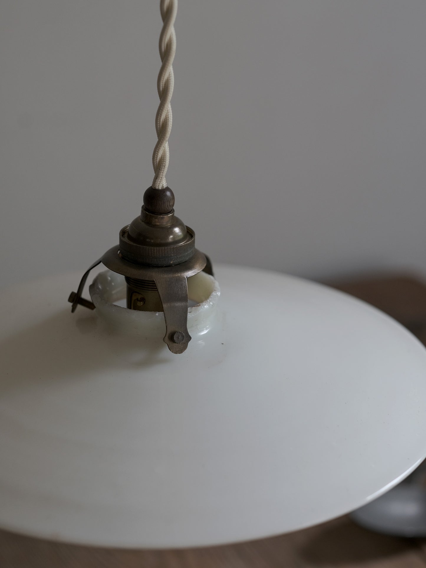 GLASS SHADE LAMP : E