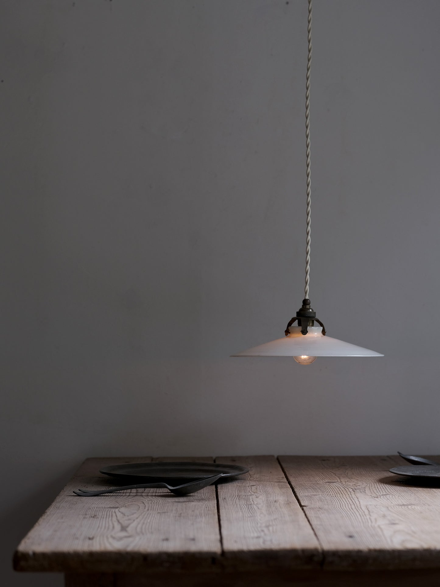 GLASS SHADE LAMP : E