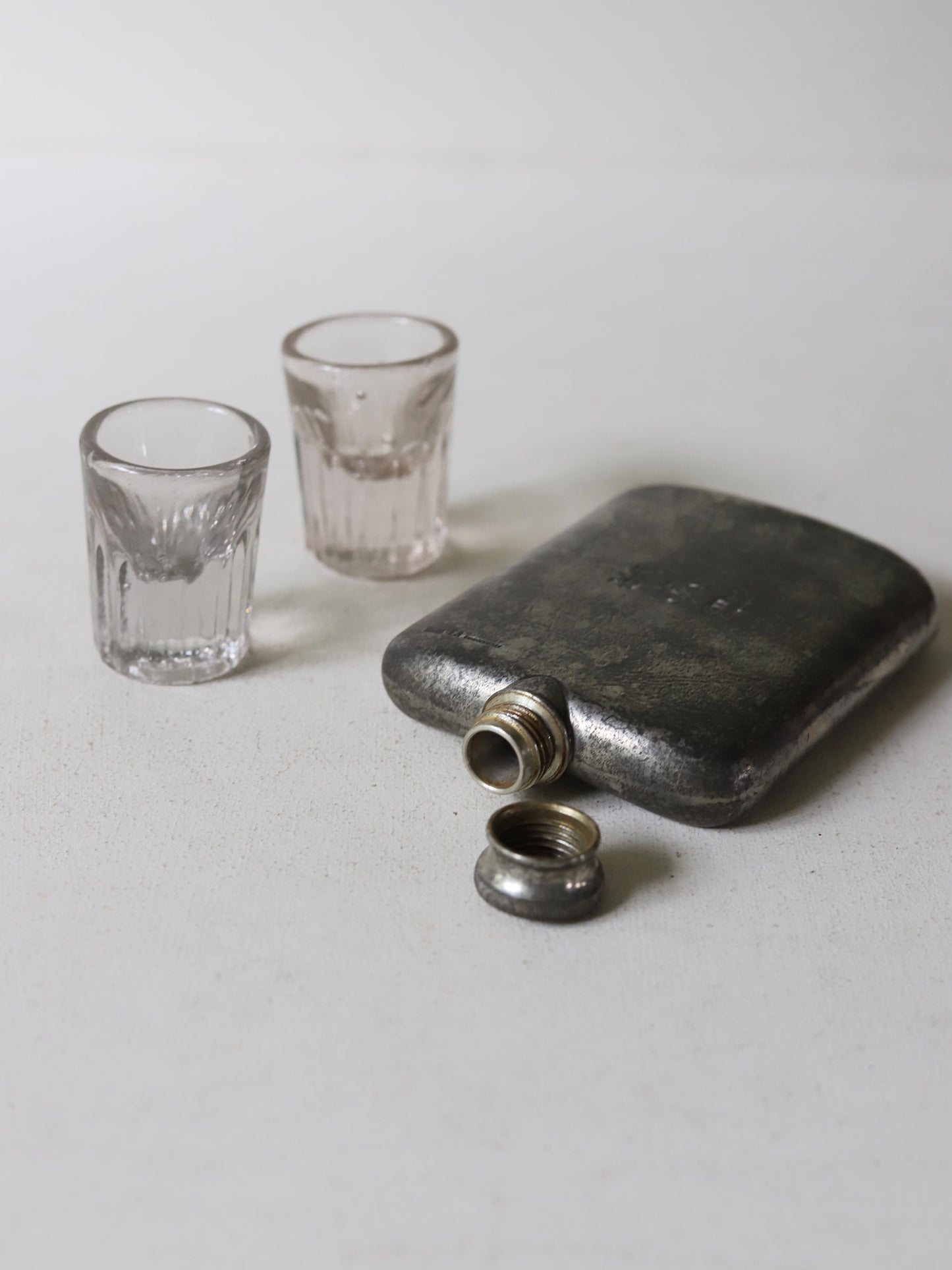 HIP FLASK & GLASS