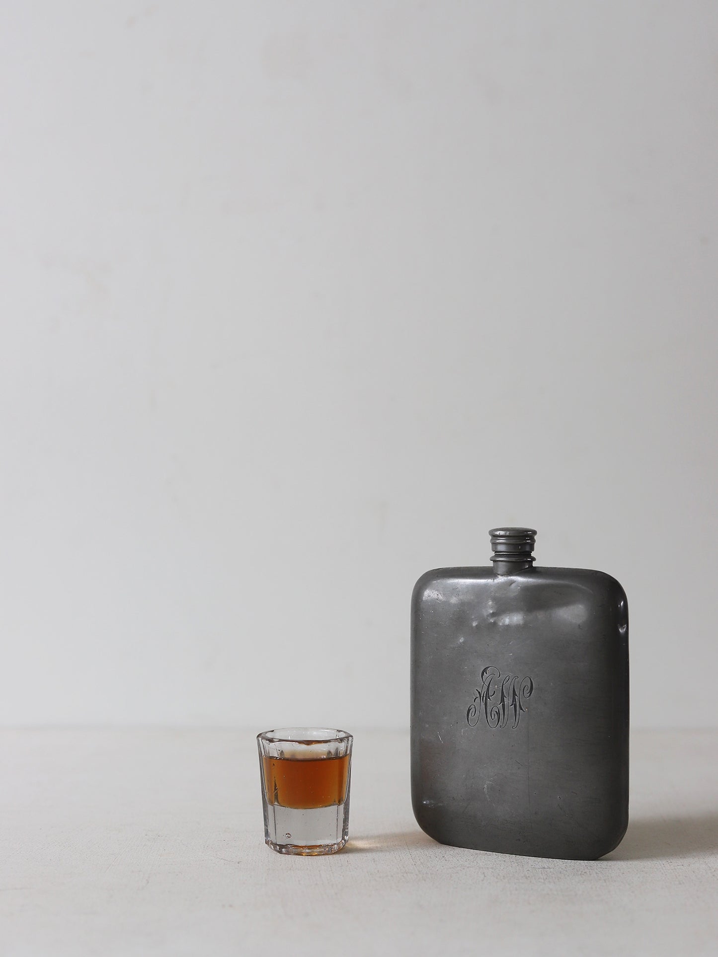 HIP FLASK & GLASS