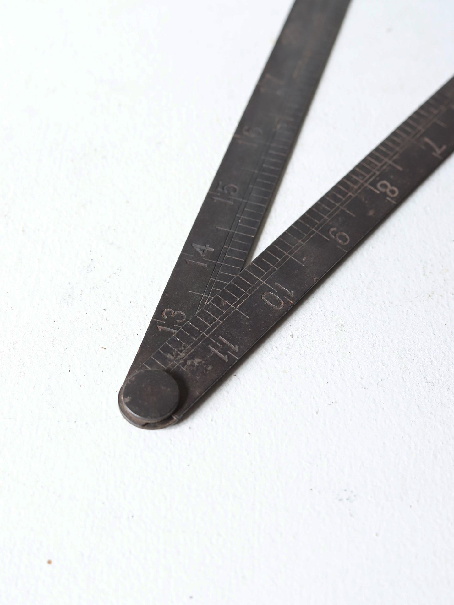FOLDING RULER