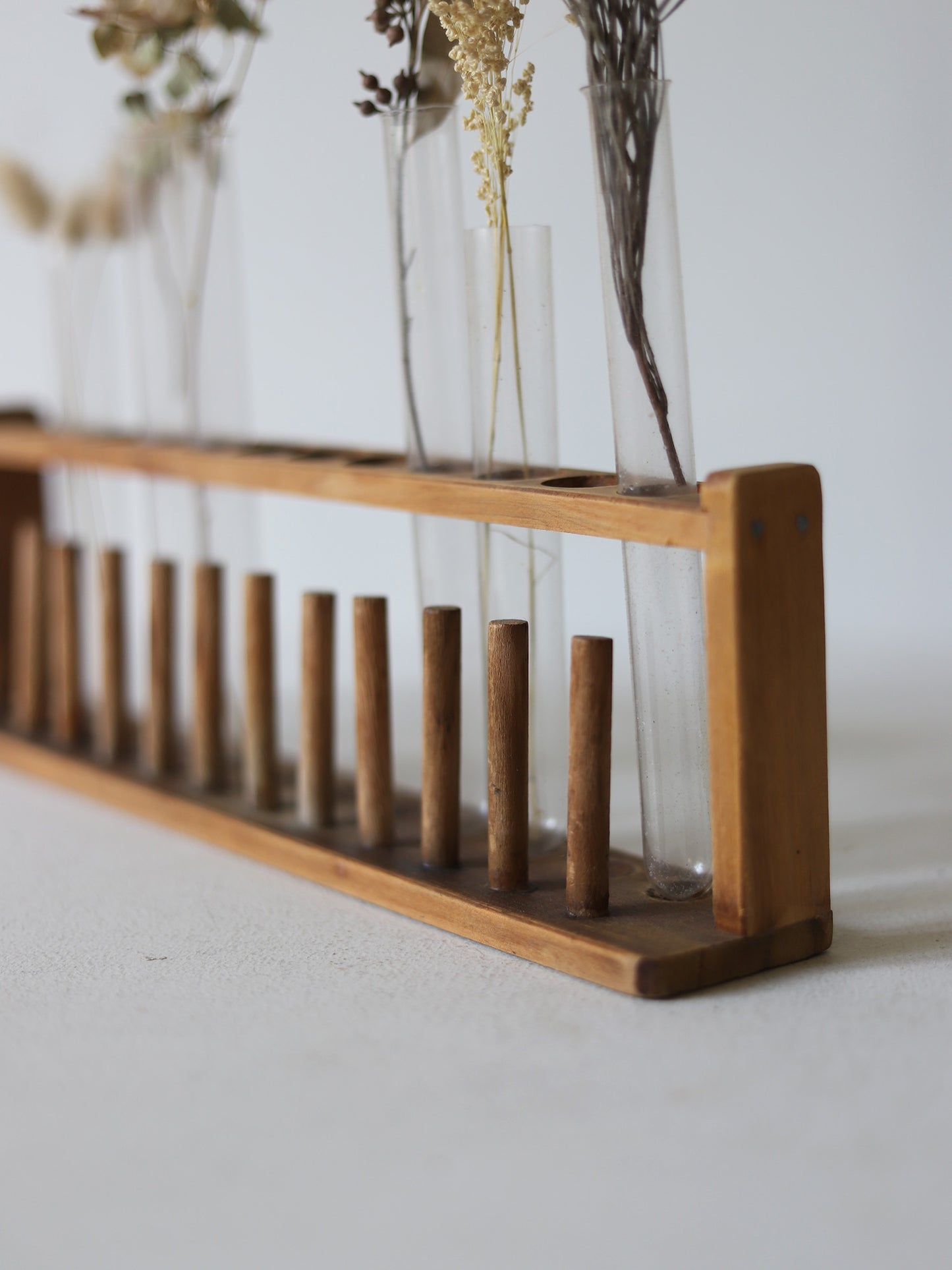 TUBE STAND