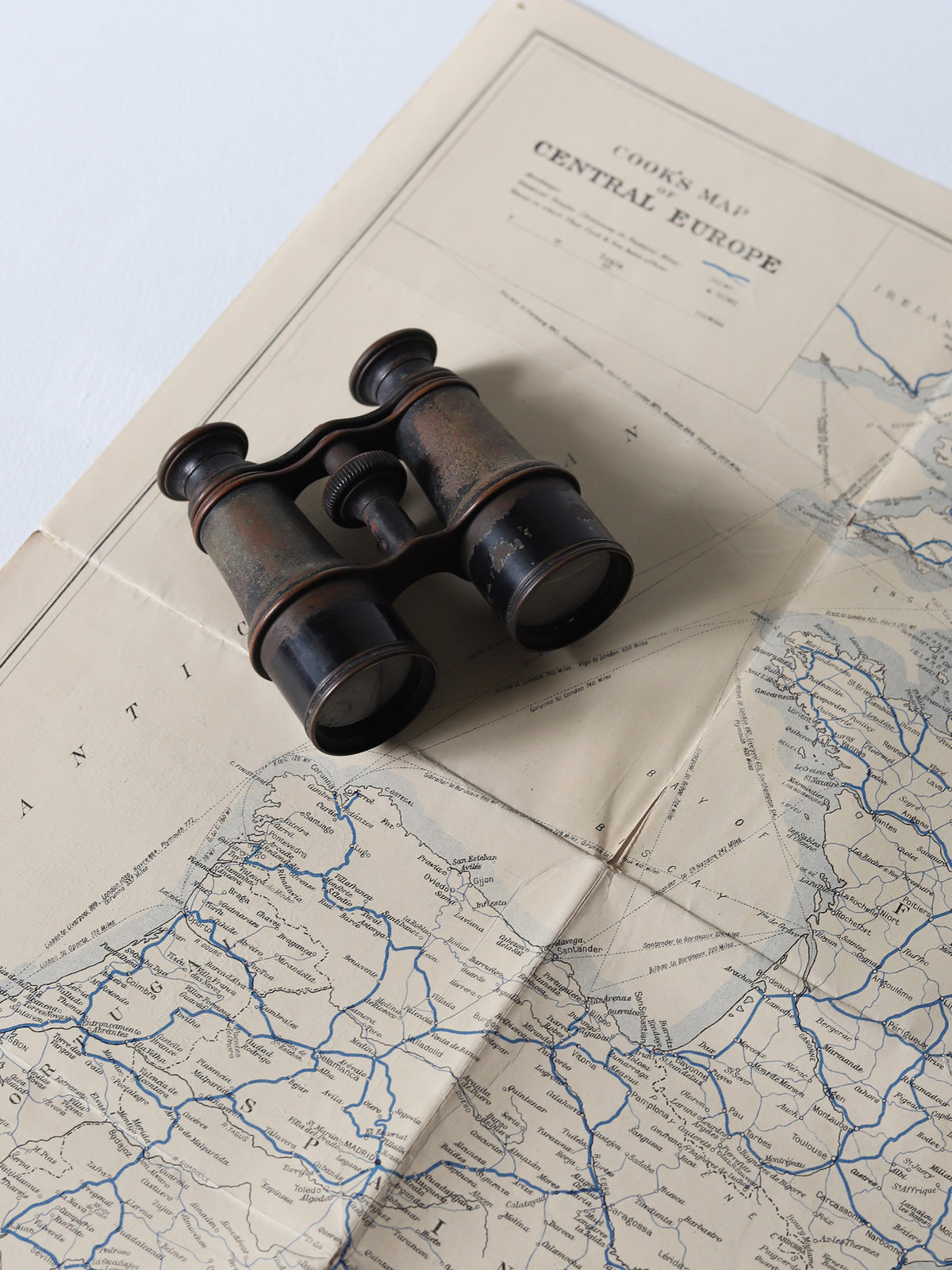BINOCULARS