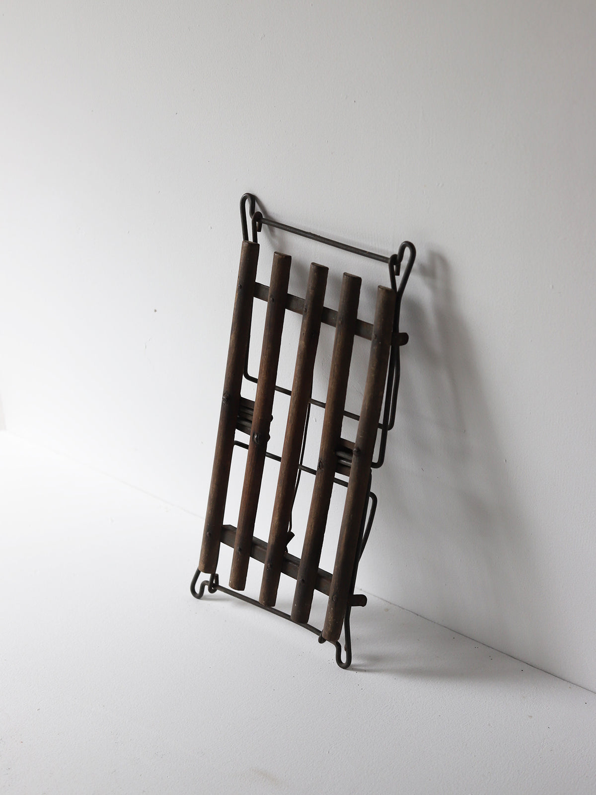 FOLDING STOOL