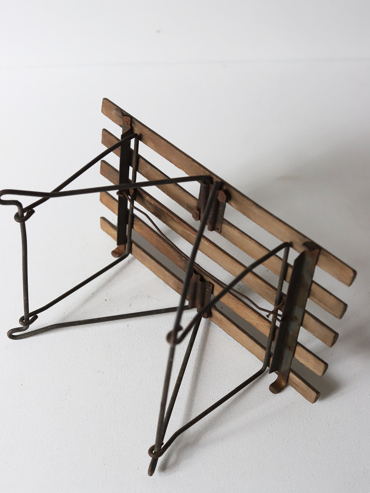 FOLDING STOOL